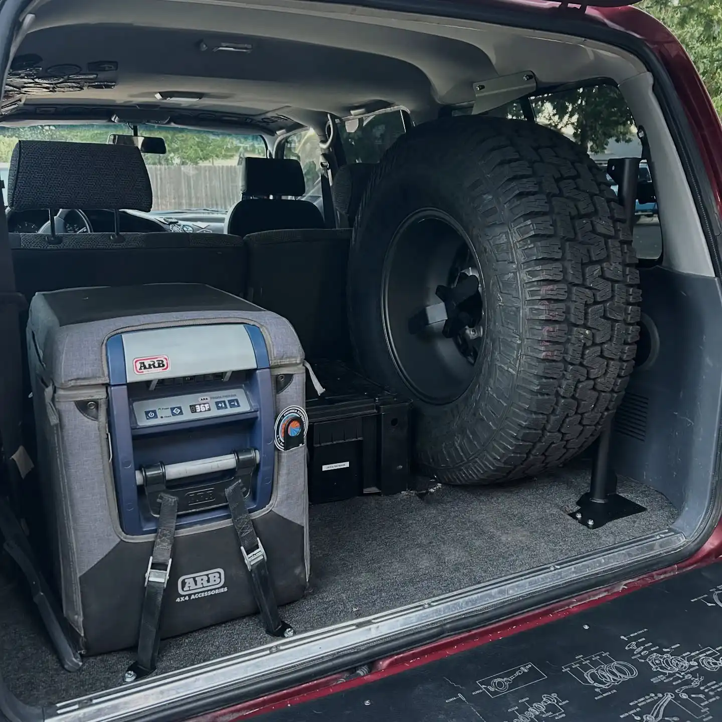 Stoked to be supporting @teamroamingwolves in this years @rebellerally. 

They needed a solution to get their spare tire off the roof of their 80 series and mounted somewhere secure. We got them setup with one of our interior tires carriers and they are off to put it to the test over 8 days and 1500 miles during the rally. 🤝🏼

The Rebelle Rally is an all women’s event using only maps, compass and roadbook. No GPS and No cellphones! 

Go check out teamroamingwolves.us to support them and rebellerally.com to catch the live stream. 

#bellfab #teamroamingwolves #rebellerally #toyota #toyotalandcruiser #landcruiser80 #80serieslandcruiser