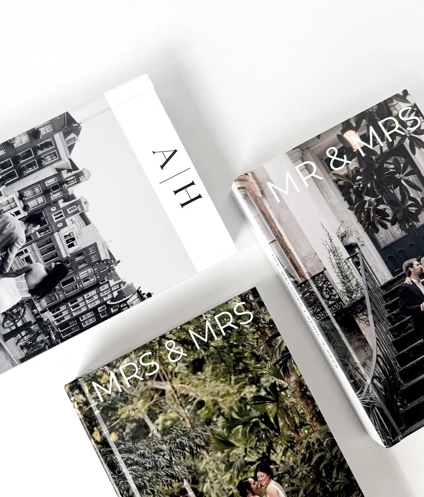 No matter the chapter, Voeg helps you tell it beautifully.

Museum-grade prints. Handcrafted albums. Made to hold more than just photos, made to hold meaning.