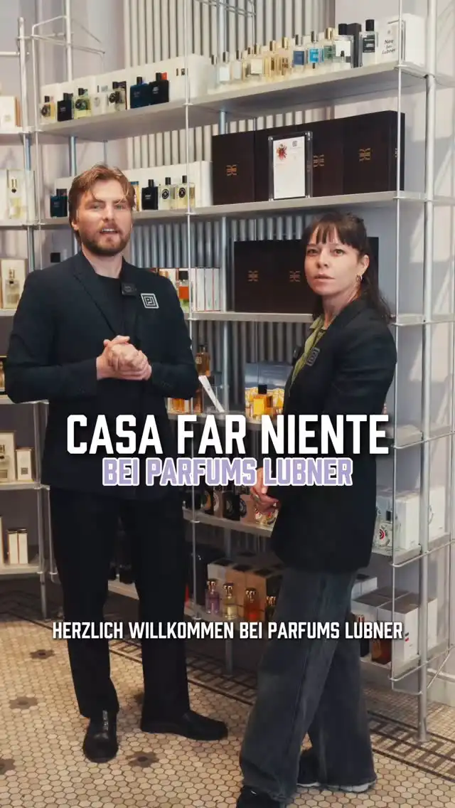 🇮🇹 Italienisches Lebensgefühl in Flakons!
Entdeckt das Trio von Casa Far Niente – perfekt für den Sommer und alle Dolce-Vita-Momente.
🍸 Negroni Nights – ein Duft wie eine lange, entspannte Nacht voller Überraschungen.
🍵 Tuscan Tea – grüner, schwarzer Tee für den perfekten Sizilien-Vibe.
🍋 Crema di Capri – Limoncello, Kokosnuss und cremige Sommerfrische.
🌊 Riva Rush - Ein Duft wie ein endloser Sommerrausch.
📍 Kommt vorbei in der Münzstraße 16, Berlin und lasst euch verführen!
💬 Welcher Duft wäre euer Begleiter für den perfekten Sommertag?
#parfumslubner #casafarniente #negroninights #tuscantea #cremadicapri #fragrancelibrary #sommerduft #italianvibes #berlinparfum #nischenparfum #perfumelovers #scentaddict