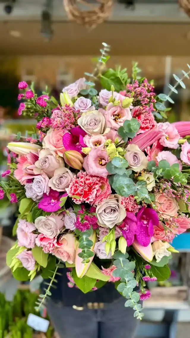 Such a pretty, pink palette in this big bouquet heading out today💖

What a lovely surprise for a lucky someone 💖

Should certainly brighten up their day 💖

Blooming Amazing Flower Company
Gold Award Winner - Flower Shop of The Year

38 Ranelagh Village
Dublin 6 
D06 E4H3
Ireland
Tel : + 353-1-491 0233

Web : www.bloomingamazing.ie
Email : info@bloomingamazing.ie
.
.
.
#bloomsoftheday #smallbusiness #floristsofinstagram #floraldesigns