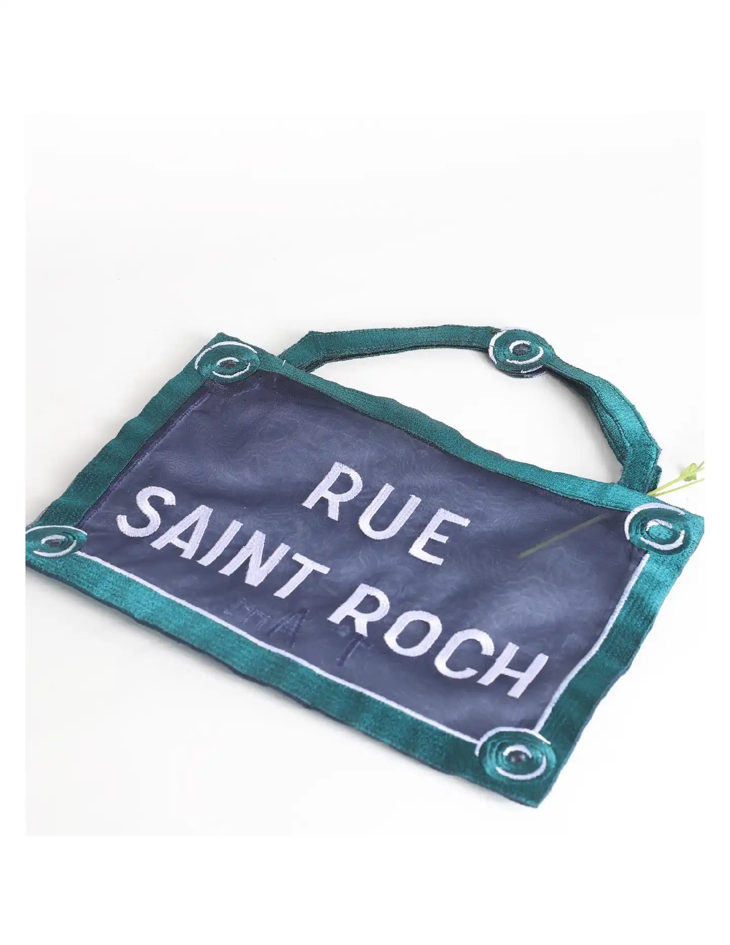 From the streets of Paris to the palm of your hand ✨
Our “Plaque de Rue Saint Roch” bag reimagines the iconic Parisian street sign in embroidered organza : playful, poetic, and oh-so Parisian.

Equal parts art piece and accessory, it’s a wink to the City of Light you can carry everywhere 💙

#BrigitteTanaka #ParisianCharm #Embroidered