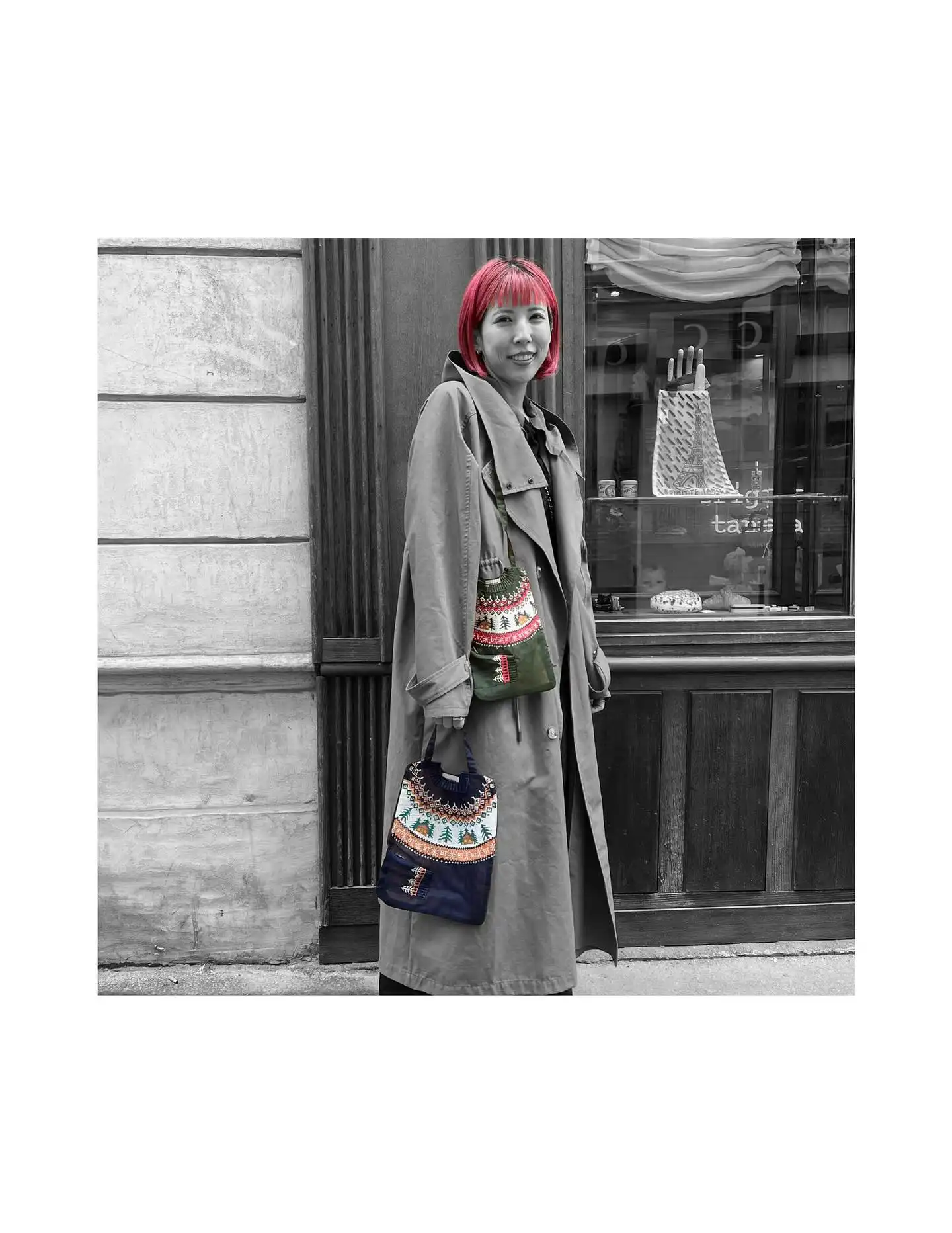 ❄️✨ Nouvelle Collection Hiver 2025 ✨❄️
Découvrez les sacs « Pull Vert » & « Pull Bleu », en organza brodé à la main.
Inspirés par la montagne 🏔️, ils mêlent légèreté, élégance et responsabilité.

Une création signée par le duo japonais Brigitte Tanaka, où chaque détail devient une œuvre poétique.

💙💚 Quel est votre préféré ? Vert ou Bleu ? Dites-le nous en commentaire ⬇️

#BrigitteTanaka #NouvelleCollectionHiver2025 #Organza