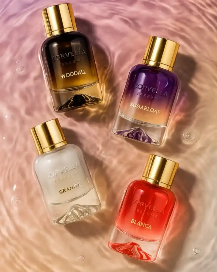 🌄 4 arome. 4 stări. 1 colecție care te poartă departe.

Descoperă noua gamă Sorvella Mountain – parfumul aventurii tale personale.

🍒 Sugarloaf – dulce, îndrăzneț, magnetic
🔥 Blanca – senzual și feminin, cu un twist vibrant
🌫️ Granite – fresh, curat, cu accente reci & misterioase
🌲 Woodall – masculin, intens, cu note lemnoase profunde

Care e vibe-ul tău azi? 🫶 @sorvellapolska 

#Tuju #BeautyThatCares #Sorvella #MountainCollection #SignatureScent #Woodall #Blanca #Sugarloaf #Granite #FeelTheScent #RomanianPerfumeLovers #parfumuri