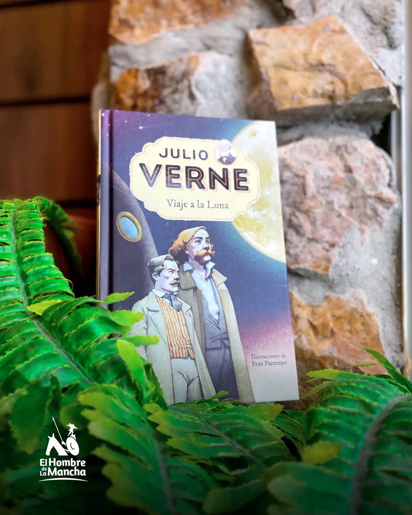Julio Verne 7 - Viaje a la Luna
 
Los clásicos de Julio Verne en una cuidada edición actualizada, ilustrada y adaptada.

Volar sobre la cara oculta de la Luna, ver la Tierra desde el espacio, flotar sin gravedad, buscar vida extraterrestre... Todo esto y mucho más les espera a Impey Barbicane y a sus compañeros, los primeros viajeros espaciales. ¿Puede haber mayor aventura?

Precio: $20.50

#libros #ilustrados #julioverne #cuentos