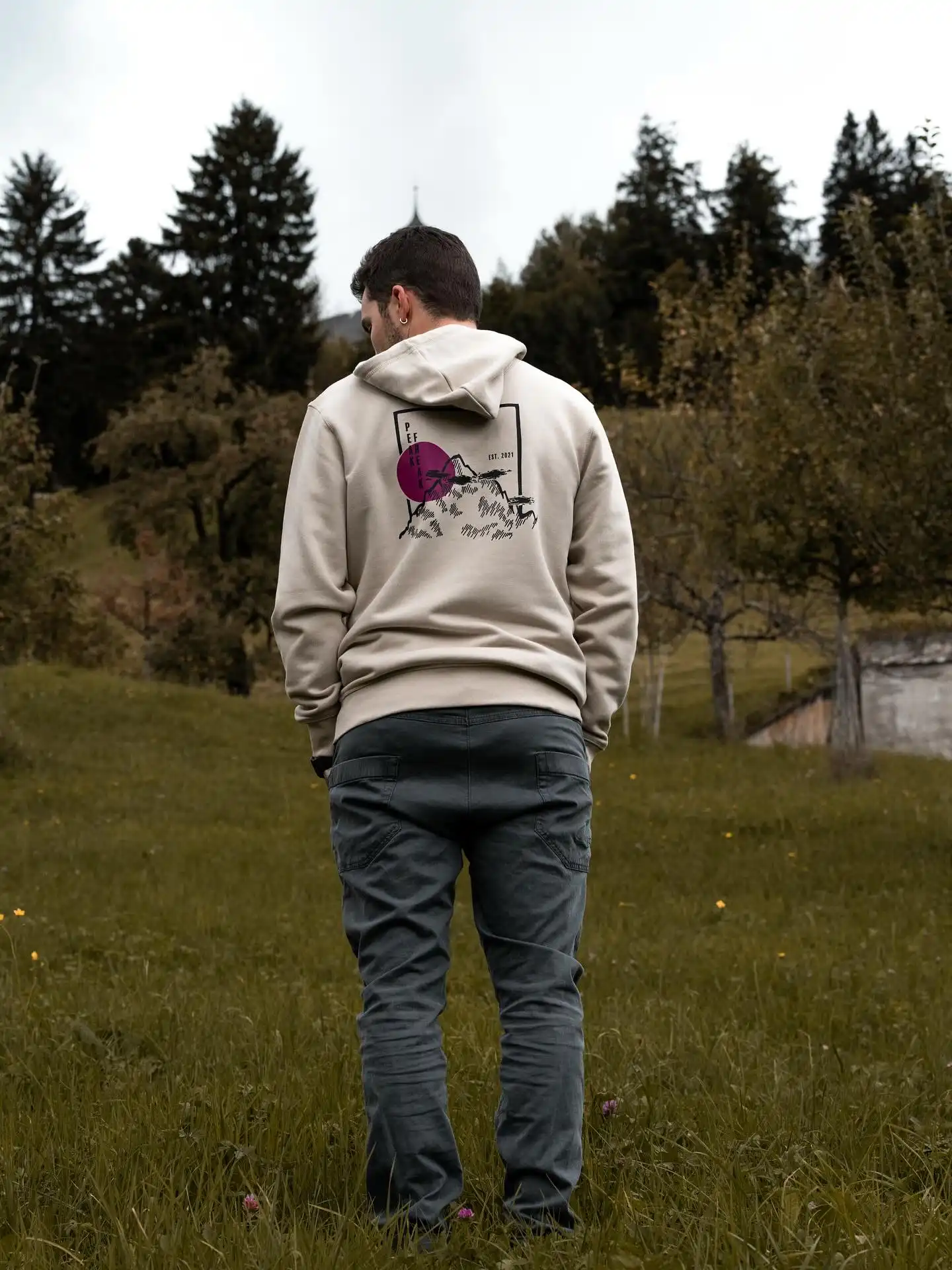 🌙 Der Pinke Mond - jetzt im Spätsommer Sale!💥
Unser Sundowner 1.1 Hoodie in Desert Dust ist längst ein Liebling - jetzt gibt‘s ihn (und alle Pink-Moon-Styles🩷🌝) im Summer Sale mit -15%💥
Ob Hoodie, T-Shirt, Junior Shirt oder Junior Hoodie - der pinke Mond begleitet dich von warmen Sommerabende bis in die kühlen Herbsttage. 🍂☀️
👉 Hol die dein Piece, solange der Vorrat reicht - und mach jeden Abend zu deinem Sundowner-Moment.😎
📸 @jeroenbeumer
#peakfreak #forrealpeakfreaks #sundowner #aktion #herbst #summersale