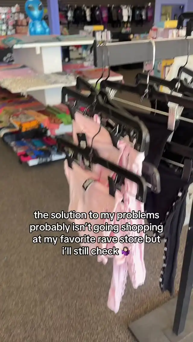 A little retail therapy never hurt anyone… 🤭✨
#retailtherapy #az #raveoutfitinspo #az #ravestore #ravefashion