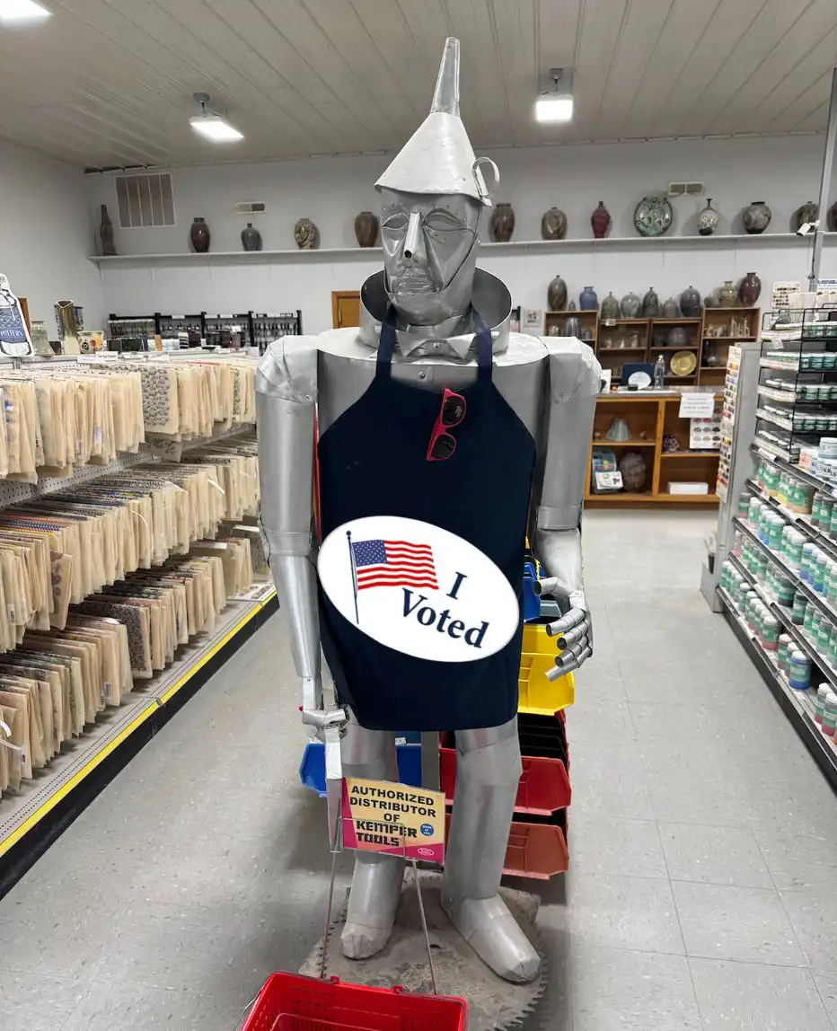 Election Day Special: show your I voted sticker for $10 off your order.
Either come in store wearing it or email a picture to mail@brackers.com
#vote #ceramics