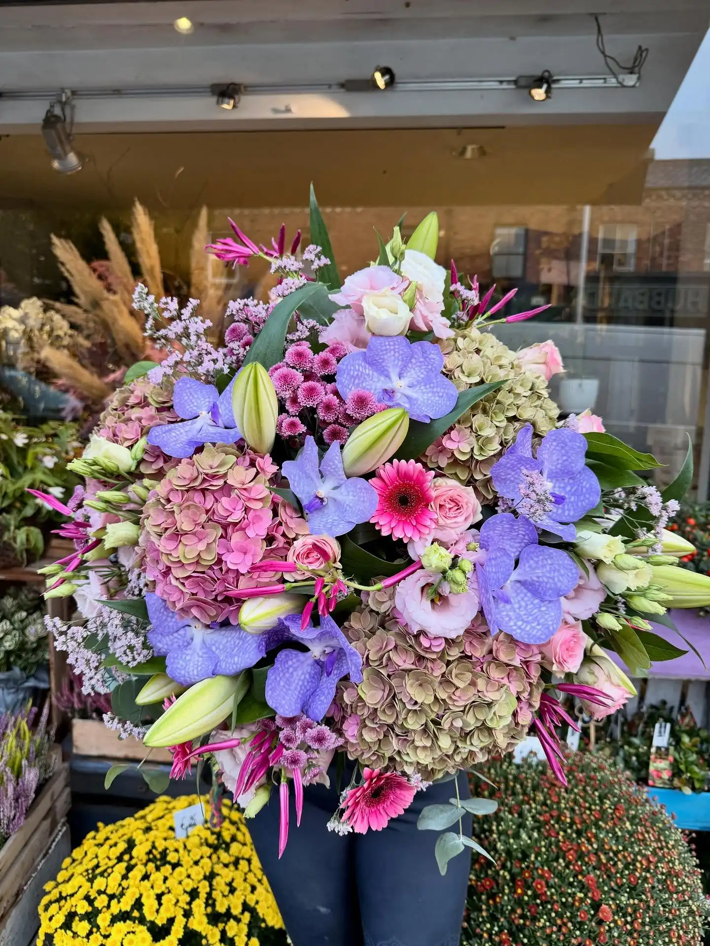Lovely lavender and pink tones for this beautiful autumnal Monday 💖💖

Blooming Amazing Flower Company
Gold Award Winner - Flower Shop of The Year

38 Ranelagh Village
Dublin 6 
D06 E4H3
Ireland
Tel : + 353-1-491 0233

Web : www.bloomingamazing.ie
Email : info@bloomingamazing.ie
.
.
.
#bloomsoftheday #smallbusiness #floristsofinstagram #floraldesigns #monday #autumn