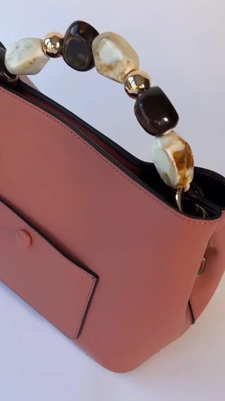 Meet the bag that channels all the sunny vibes of Summer

Product Name: Christina Melon Bucket Bag

Shop now via the link in our bio!

#LuellaGreyPakistan #LuellaGreyLondon