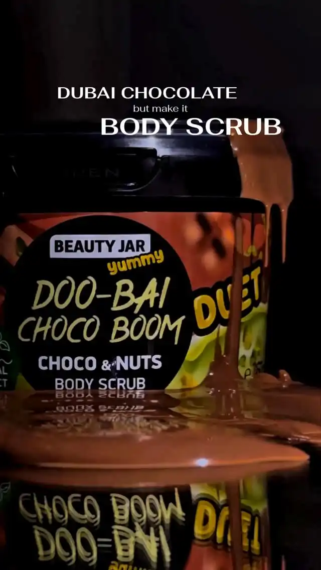 💚 Încă visezi la Dubai Chocolate în fiecare zi? Uite și o variantă mai sănătoasă, pentru pielea ta.

Doo-Bai Choco Boom - un scrub dublu cu texturi delicioase: 🍫 partea Choco cu zahăr brun, pudră & unt de cacao 🥜partea Nuts cu sare de mare, ulei de cocos, migdale și shea

Exfoliază blând, hidratează intens, lasă pielea catifelată și… yummy! 

@beautyjarbj 

#DooBaiChocoBoom #DubaiChocolate #BeautyJar #Tuju #Scrub #bodycare #BeautyThatCares