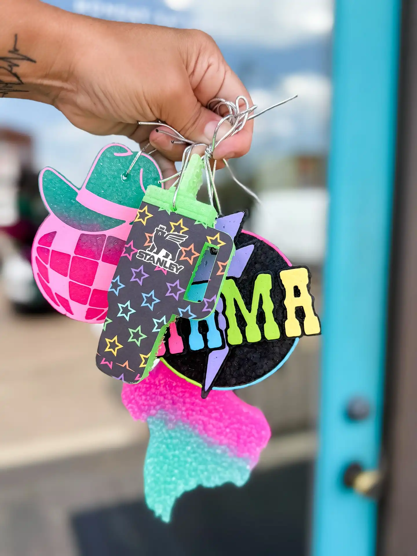 Restocked and ready to hang 🤙
shoptsbnac.com
#carfreshiequeen #restockalert #freshieobsessed #smellgoodsquad #bougieonabudget #carvibesmatter #shopsmalltexas #southernstyle #tsbfaves #shoptsbnac