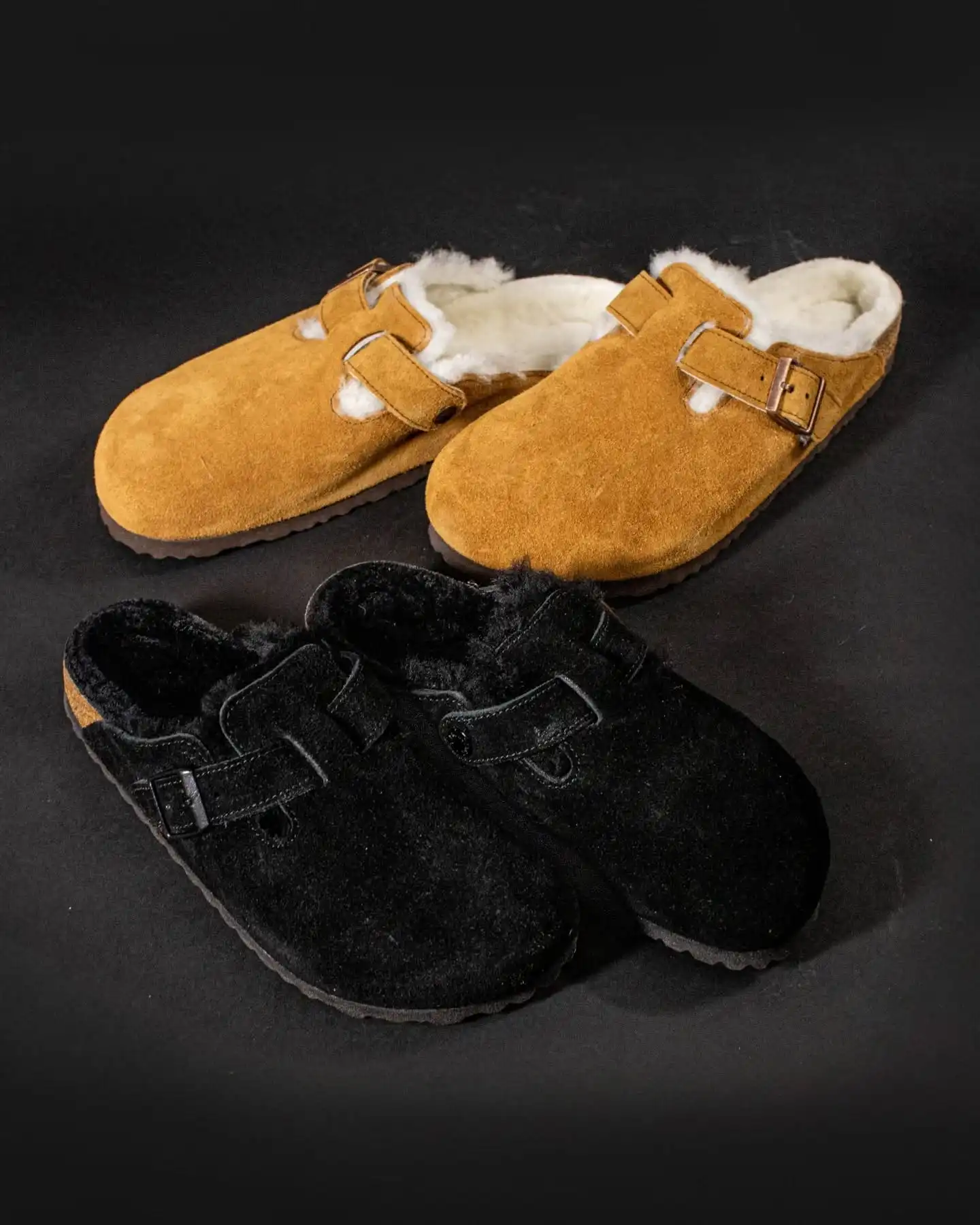 Cozy Vibes incoming ❄️🖤🤍
Die @Birkenstock Boston PAP Chunky Shearling in Schwarz und die Boston Shearling LEVE Regular in Beige bringen Komfort auf ein neues Level. Weiches Lammfell, stylisches Suede-Leder und super cozy für Zuhause oder draußen – jetzt in verschiedenen Farben bei uns erhältlich! 🥿✨

Shop now: www.brooklyn-shop.de

#birkenstock #bostonpap #shearlingstyle #cozyvibes #lammfellliebe #brooklyn_shop #winterready #streetstylecomfort #suedeandfur #winterfashion #comfysneakers #urbanstyle #casualfit #footweardaily #styleandcomfort #homevibes #dailycozy