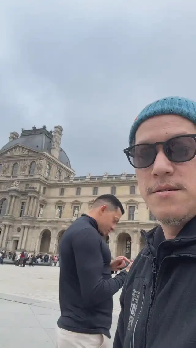 10月名古屋の出張日スタートから
そのままフランス行って
バタバタしてる中
諸々、イラっとくる事や
何で?と思わされる事
まーまー多かった💦
フランスの時の動画編集しながら
まるで自分に言い聞かせてるような
ナレーションのテンプレ出てきて
思わず作った笑
本当、何かを始める時
始めた後でも諸々とトラブルはつきもん。
だからこそ
そういう時こそ
あったかい言葉に
励まされる言葉で
グッと熱くなるような言葉を
自分自身にプレゼントする事で
救われる時がある
さぁ、やろう。
うん、大丈夫。