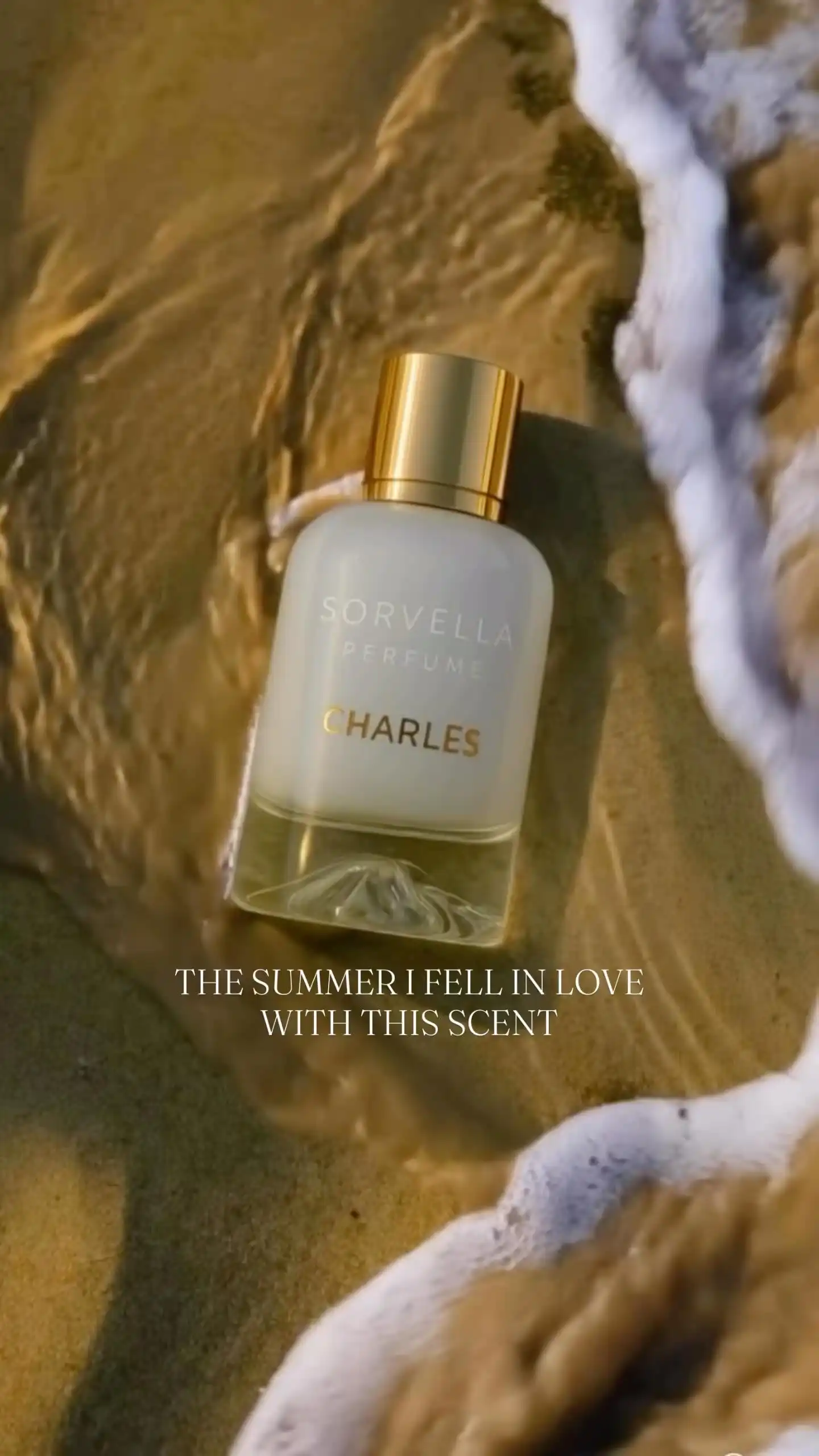 Ultimele zile de vară, aceeași pasiune pentru parfumuri 💛 
De la fresh la oriental, fiecare parfum Sorvella este o vacanță olfactivă.

Trimite asta unui ✨perfume addict ✨

🛍️ Găsești produsele pe tuju.ro, Dr. Max și dm

#sorvella #parfum #Tuju #BeautyThatCares #perfumes #scent