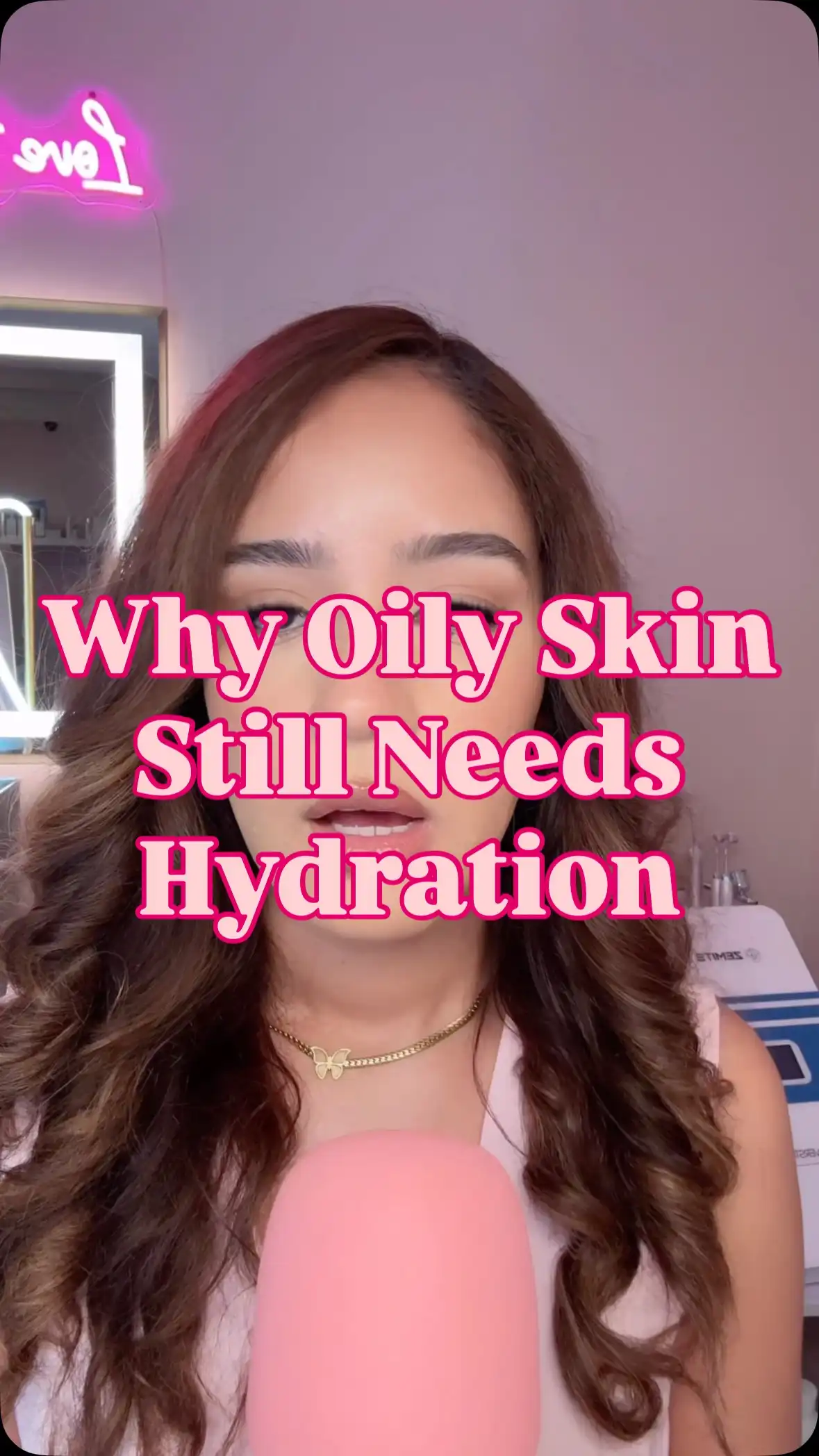 One of the biggest myths I still hear is that oily or acne-prone skin doesn’t need hydration.

The truth? Every skin needs hydration!! yes, even oily or acne-prone skin.
Skipping moisturizer or avoiding hydrating products because you’re scared of breakouts can actually backfire. When your skin lacks water, it can become dehydrated, which triggers more oil production, compromises your barrier, and leads to even more irritation or breakouts.

Hydrated skin = balanced skin.
And balanced skin = less inflammation, better healing, and stronger results from your routine.

Hydration doesn’t mean heavy or greasy; it means giving your skin the water it needs to function properly.