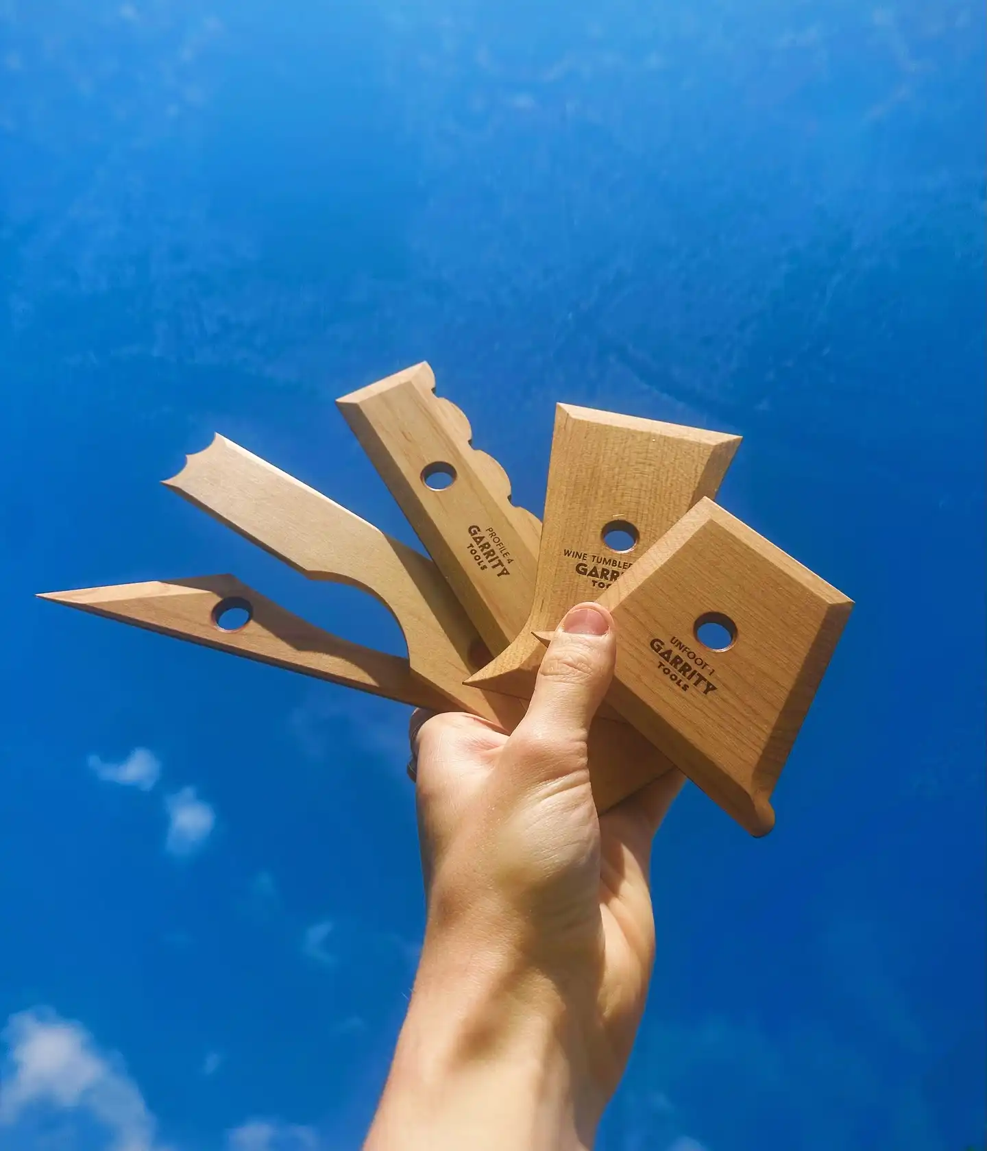 A sunny day with some new @garritytools! ☀️ Stop by and check out the extensive selection we have or go browse through our online store. 

__________
#garritytools #tools #ceramics #pottery #ceramictools #potterytools