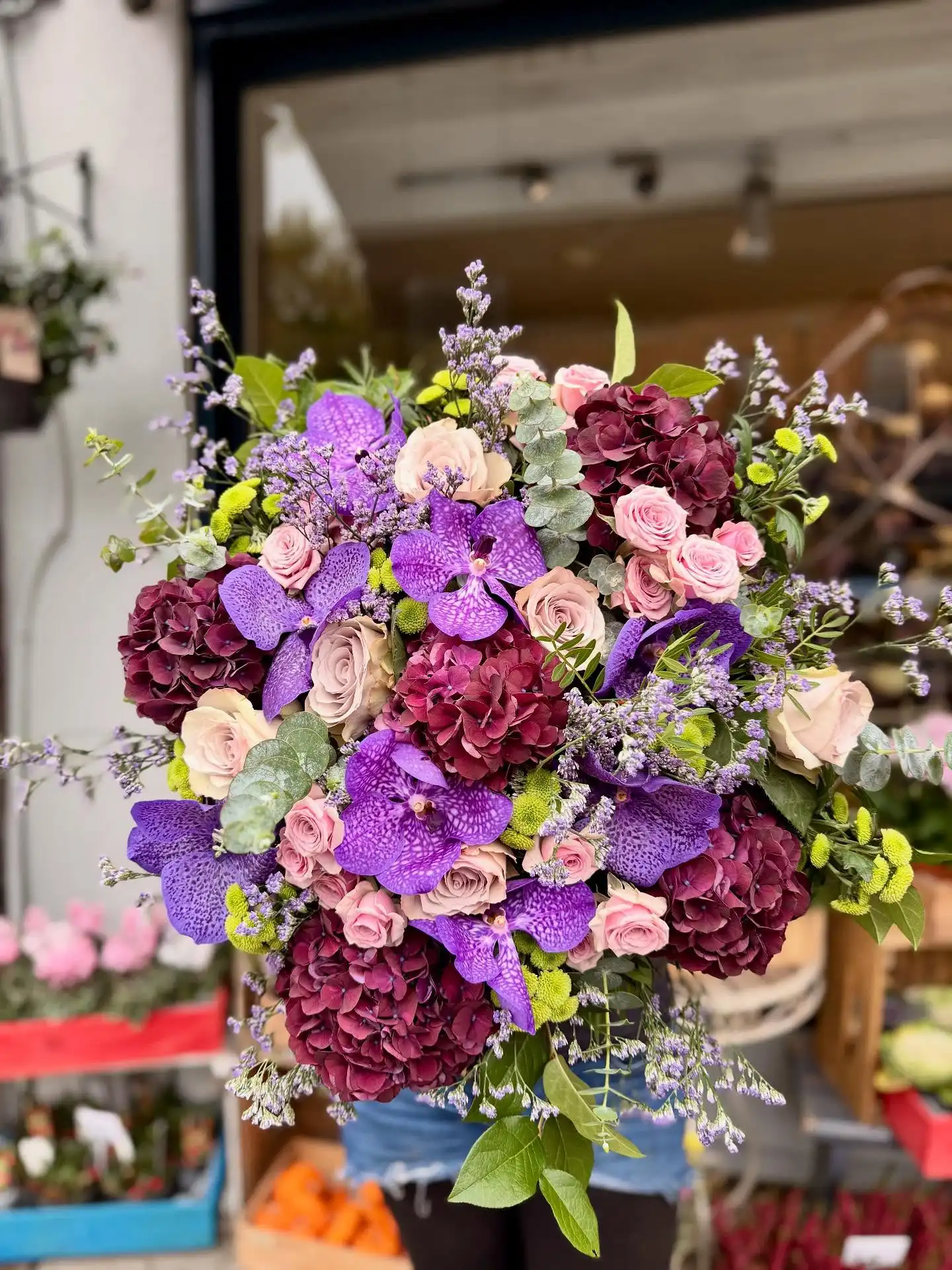 Shades of purple with pops of aubergine hydrangeas🍁A stunning autumn combination.
Our amazing Alex is on a role this week 💜💜
Blooming Amazing Flower Company
Gold Award Winner - Flower Shop of The Year
38 Ranelagh Village
Dublin 6
D06 E4H3
Ireland
Tel : + 353-1-491 0233
Web : www.bloomingamazing.ie
Email : info@bloomingamazing.ie
.
.
.
#bloomsoftheday #smallbusiness #floristsofinstagram #floraldesigns