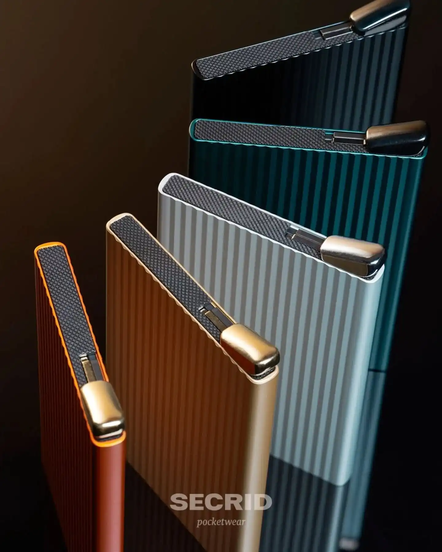 Sleek, stylish & super praktisch 💼✨ Die @secrid Wallets verbinden minimalistisches Design mit maximaler Sicherheit – ein Must-Have für jeden Alltag!
Shop now: www.brooklyn-shop.de
#secrid #walletstyle #cardholder #minimalism #everydaycarry #urbanstyle #mensfashion #accessorieslover #brooklyn_shop #streetwearaccessories #modernstyle #compactdesign #practicalfashion #fashionessentials