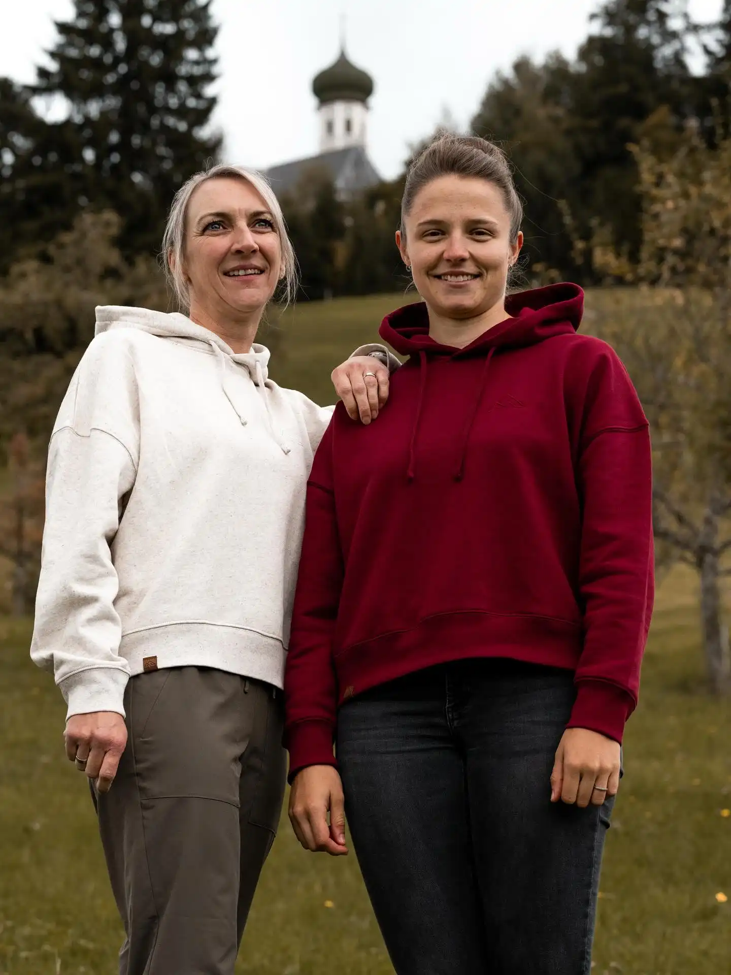 Neue Farbe, gleiche Cozy-Vibes🍂
Unsere Urban Crop Hoodies für Damen gibt‘s jetzt auch in Burgundy und Eco-Heather - perfekt für deinen Herbst-Look!😎
Locker geschnitten, etwas kürzer & super bequem - einmal anziehen, nie wieder ausziehen👈💥
📸 @jeroenbeumer
#peakfreak #forrealpeakfreaks #cozy #herbst #crophoodie #style #streetwear