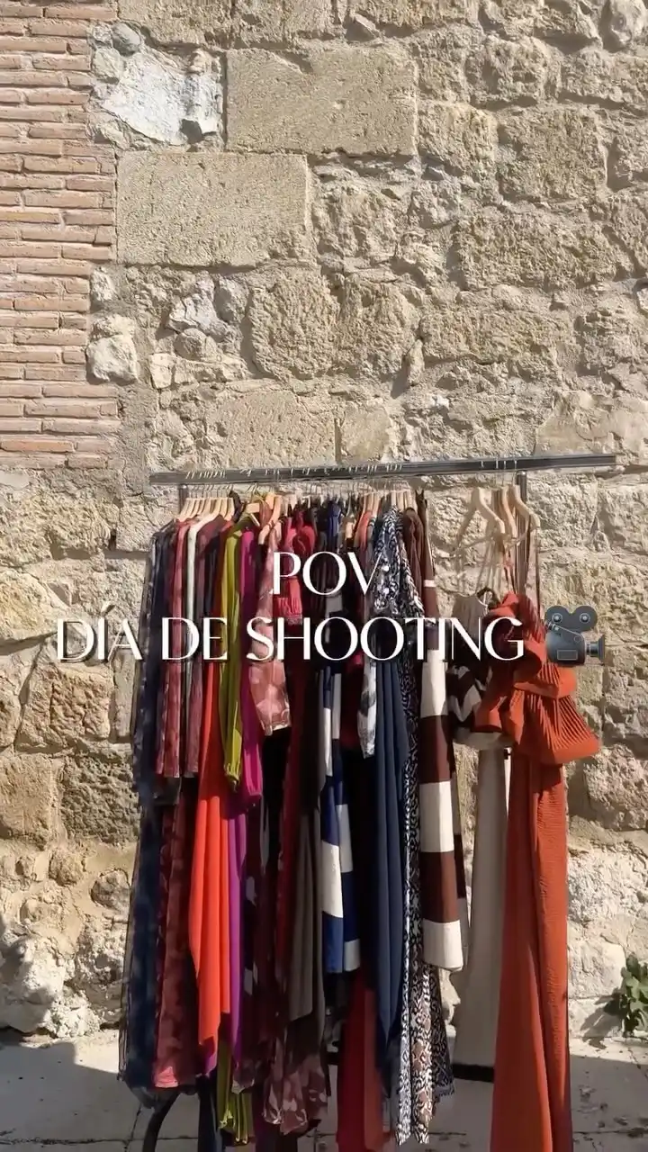 ✨ TAVIRA AW25 ✨
Entre texturas cálidas, colores tierra, burdeos y verdes profundos, hemos capturado la esencia del otoño/invierno en cada detalle.
Este shooting ha sido pura magia: prendas que abrazan, tejidos que cuentan historias y una atmósfera que nos transporta directamente a la temporada más acogedora del año. 🍂

📸 Así se vive TAVIRA desde dentro: pasión, estilo y ese toque atemporal que nos define.
Pronto podrás descubrir cada pieza… y enamorarte como lo hemos hecho nosotros. 💫

#TaviraCollection #AW25 #NuevaColección #ModaFemenina #OtoñoInvierno #tendencias2025