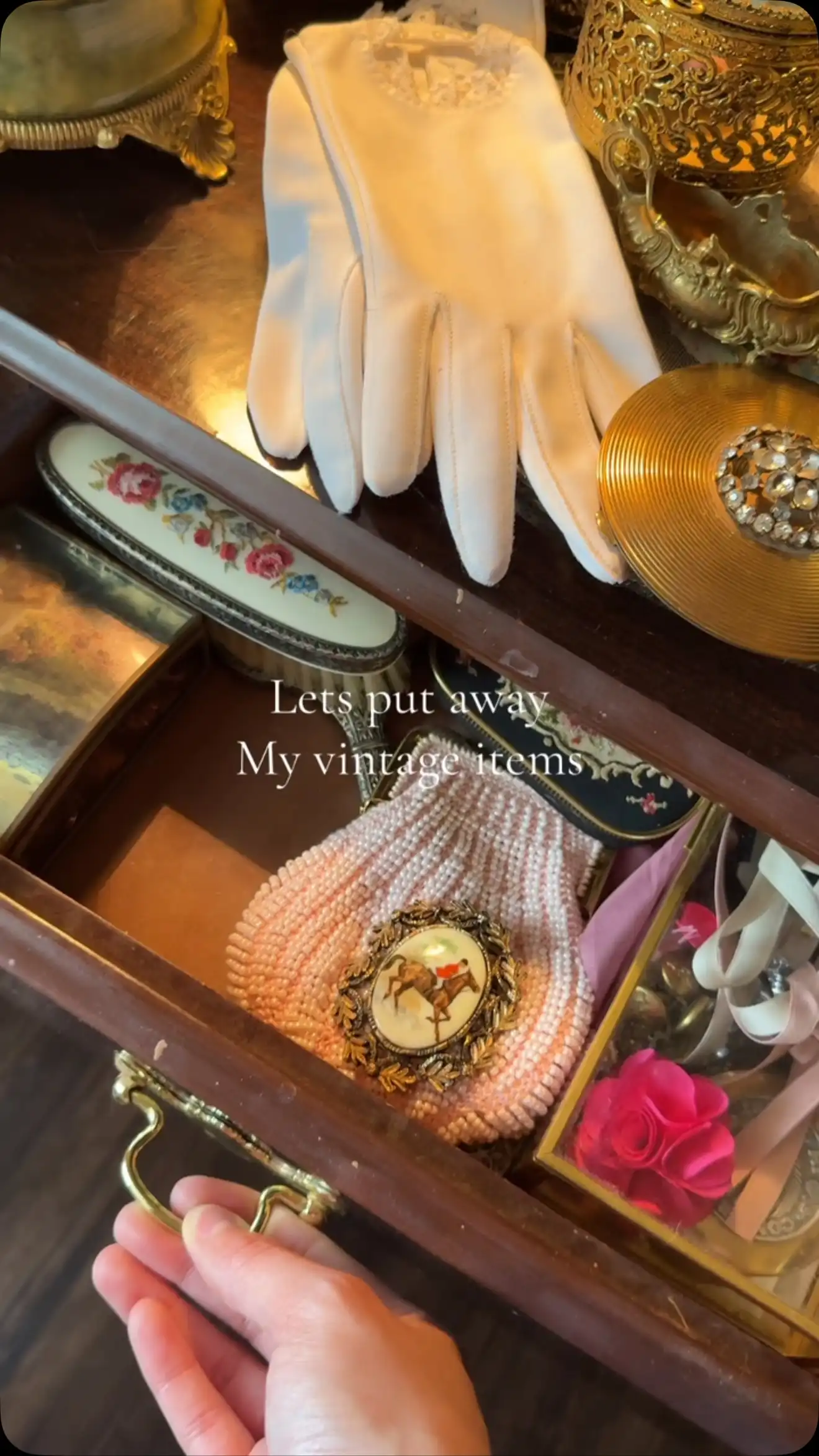Love my little trinkets!
.
.
.
.
#vintagehomeaesthetic#vintageantiquethrifting#vintageonlineshop#thriftingvintagedecor#vintagethridtedandstyledhomedecor#vintagethrifthaul#vintagescrapbooking#vintagejunkjournal#vintageingeriordesigndecor#thriftedhome#thriftedfinds#thriftedvintage#vintagedecor#thrifthaul#goodwillfinds#vintageantiquesmallbusiness#vintagefashion#thriftingtips#VintageStyle#ThriftedFinds#ShopSmall#SupportSmallBusiness#ShopVintage#VintageSeller#OnlineVintageShop#SmallBizLove#VintageCommunity