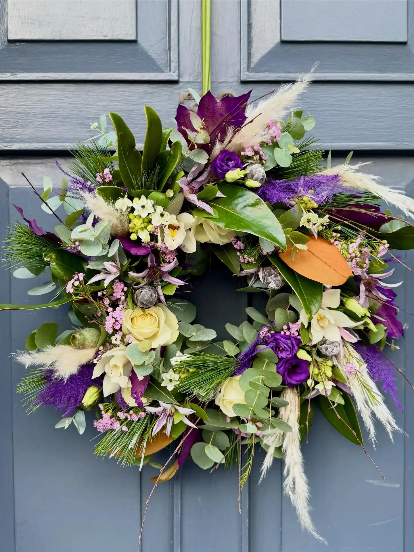 Not feeling the Halloween vibe but still want to decorate your door for autumn 🍂 

Try this beautiful, textured arrangement of greens, lilac, blue and white 🍂🍁

Blooming Amazing Flower Company
Gold Award Winner - Flower Shop of The Year

38 Ranelagh Village
Dublin 6 
D06 E4H3
Ireland
Tel : + 353-1-491 0233

Web : www.bloomingamazing.ie
Email : info@bloomingamazing.ie
.
.
.
#bloomsoftheday #smallbusiness #floristsofinstagram #floraldesigns #autumn #october