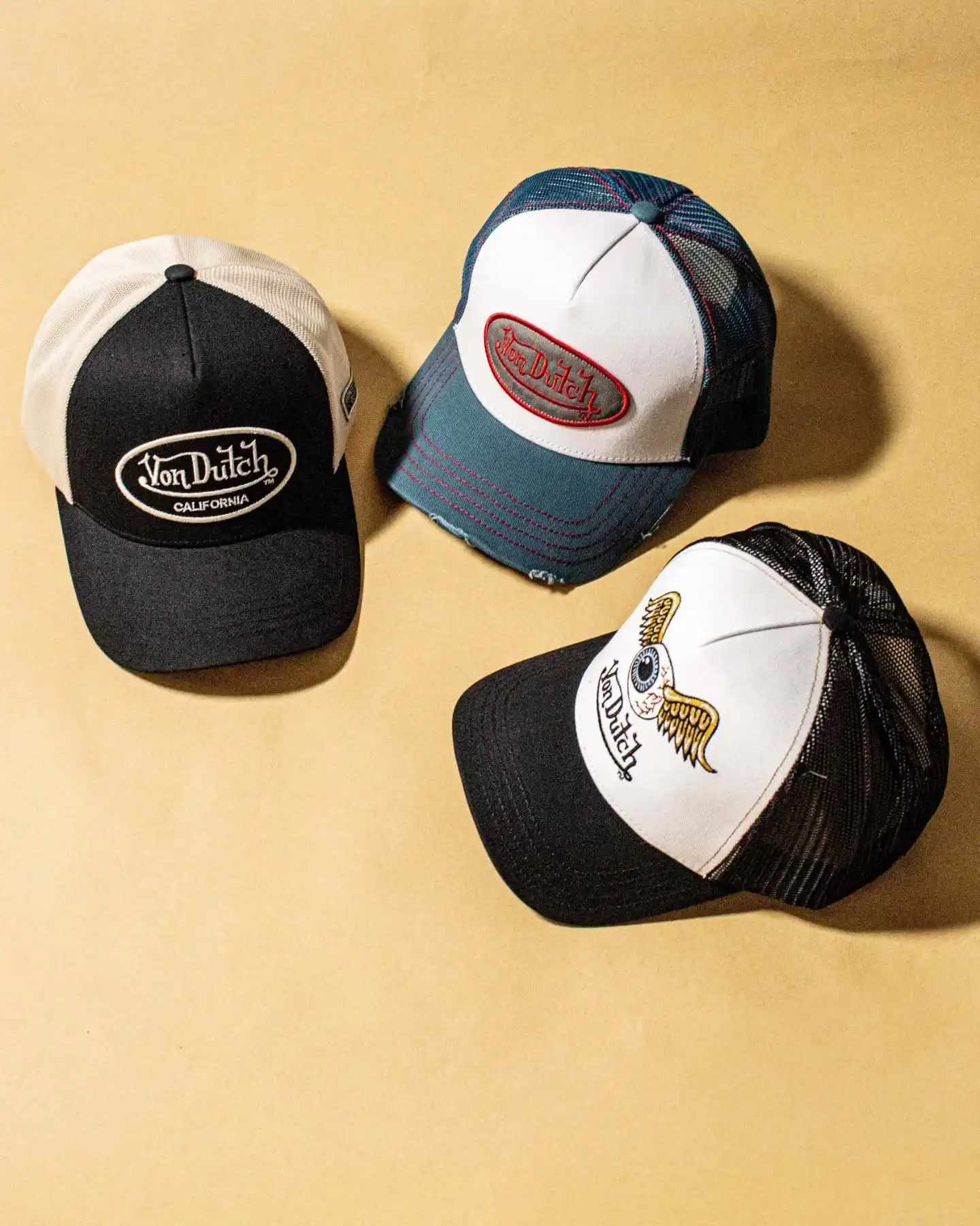 Retro-Vibes mit Kultfaktor 🧢✨ Die neuen Von Dutch Trucker Caps sind da und bringen den ikonischen 2000s-Look zurück!
✔️Shop now: www.brooklyn-shop.de
Welcher wird dein Favorit? 😎
#vondutch #truckerhat #brooklyn_shop #streetwearstyle #capstyle #retrostyle #truckerlife #capsdaily #headwearfashion #2000sstyle #brooklynstyle #urbancaps #streetwearcaps #capscollection #dailyfit
