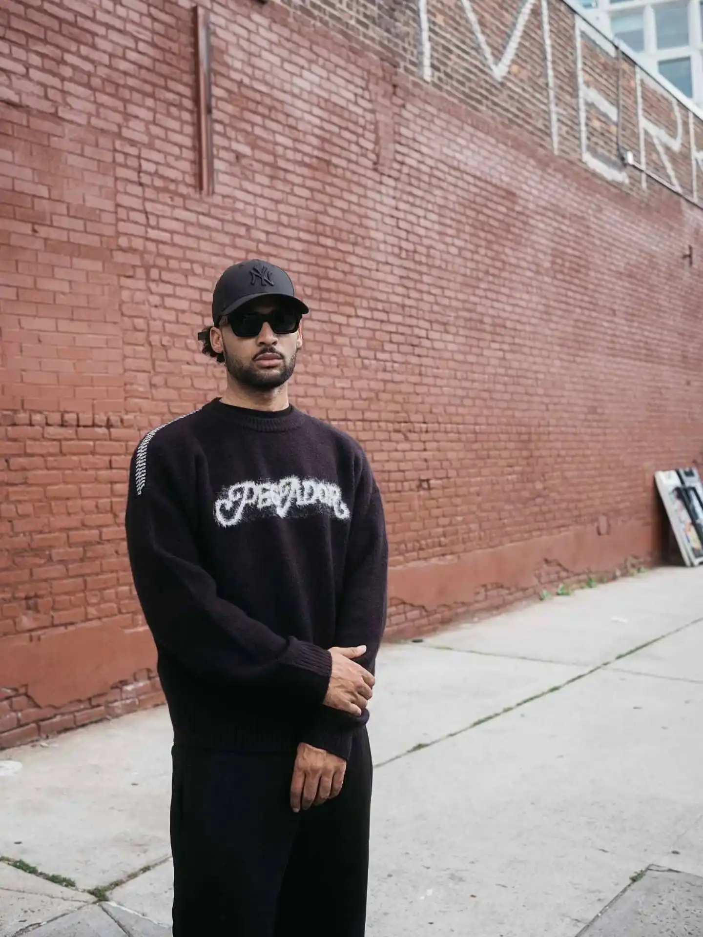 Everyday ambition. 🚀 Neue Pegador Collection jetzt am Start – fresh Fits, starke Details und 100% Street-Vibes.
Ob für den Daily Grind oder deinen Weekend-Flow – die Pieces sind gemacht, um deine Ambition nach außen zu tragen. ✨🔥
Shop now: www.brooklyn-shop.de
@pegadorstreetwear
#pegador #pegadorclothing #everydayambition #germanstreetwear #brooklyn_shop #newcollection #streetstyle #urbanfashion #streetwearcommunity #ootd #newdrop #fashiondaily #styleambition #urbanstyle #fitcheck #streetwearbrand