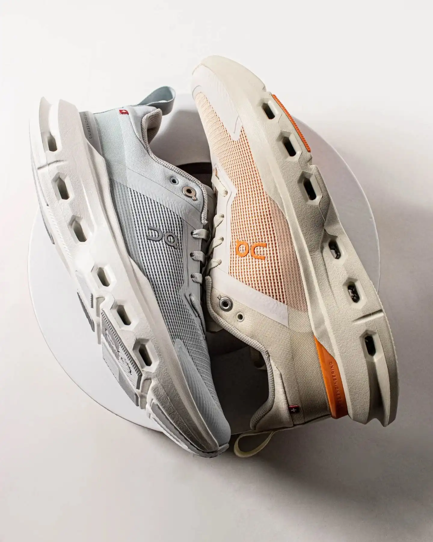 Fresh Steps für den Herbst 🍂👟
Die @On Cloudpulse Next W Sneaker kommen in Dew Tumeric (creme-orange) und Arctic Glacier (hellblau-weiss). Leicht, komfortabel und mit innovativer Dämpfung – perfekt für alle, die Performance und Style im Alltag vereinen wollen. ✨
Sportlich durch den Herbst mit On!🏃
Shop now: www.brooklyn-shop.de

#onrunning #cloudpulse #oncloudpulse #brooklyn_shop #womenssneakers #runningstyle #streetwearvibes #sneakerlove #comfortfirst #urbanfashion #dailyfit #sneakerheadcommunity #lightweightsneakers #performanceandstyle #freshkicks #activeeveryday #footwearfashion #sportystyle