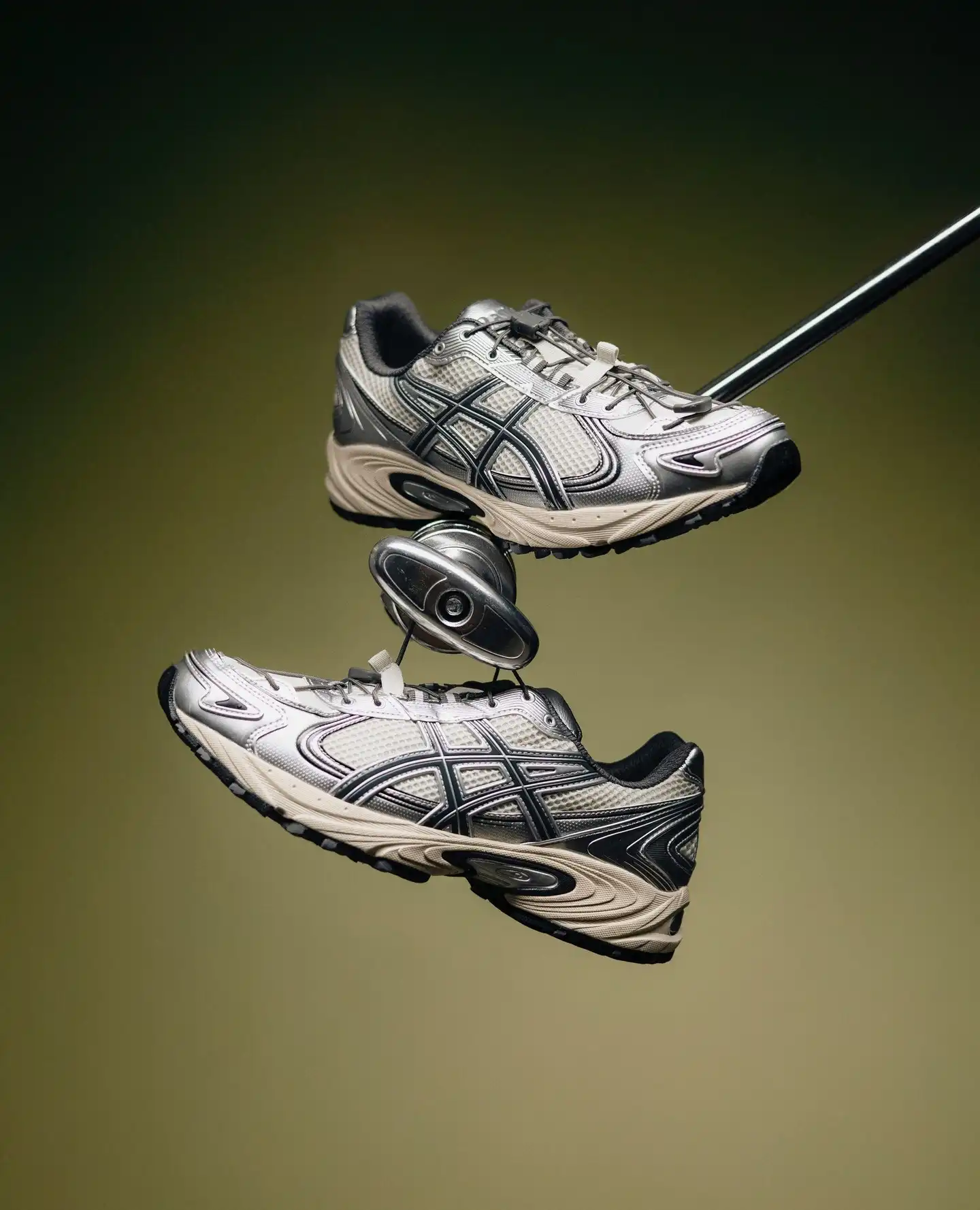 Asics Gel-Kahana TR V4 Silver White 1203A497-200⁠
⁠
Кросівки Asics Gel-Kahana TR V4 Silver White 1203A497-200 мають вбудовану технологію Gel у підошві, яка забезпечує відмінне поглинання ударів та зменшує навантаження на суглоби під час бігу або ходьби по різноманітному ґрунту. Вони також оснащені технологією TR, що забезпечує відмінну трекцію та стійкість на неоднорідних поверхнях. ⁠
⁠
Дизайн кросівок виконаний у відтінках сріблястого та білого кольору, що додає їм стильного вигляду, підходить для будь-якого спортивного або повсякденного образу. Ці кросівки стануть надійним партнером у ваших пригодницьких подорожах та тренуваннях.⁠
⁠
DU-NE.COM ⁠
⁠
КИЇВ, МИТРОПОЛИТА ВАСИЛЯ ЛИПКІВСЬКОГО, 16Б⁠
⁠
ПН-НД з 10:00 до 20:00⁠
⁠
+38 093 667 51 24⁠