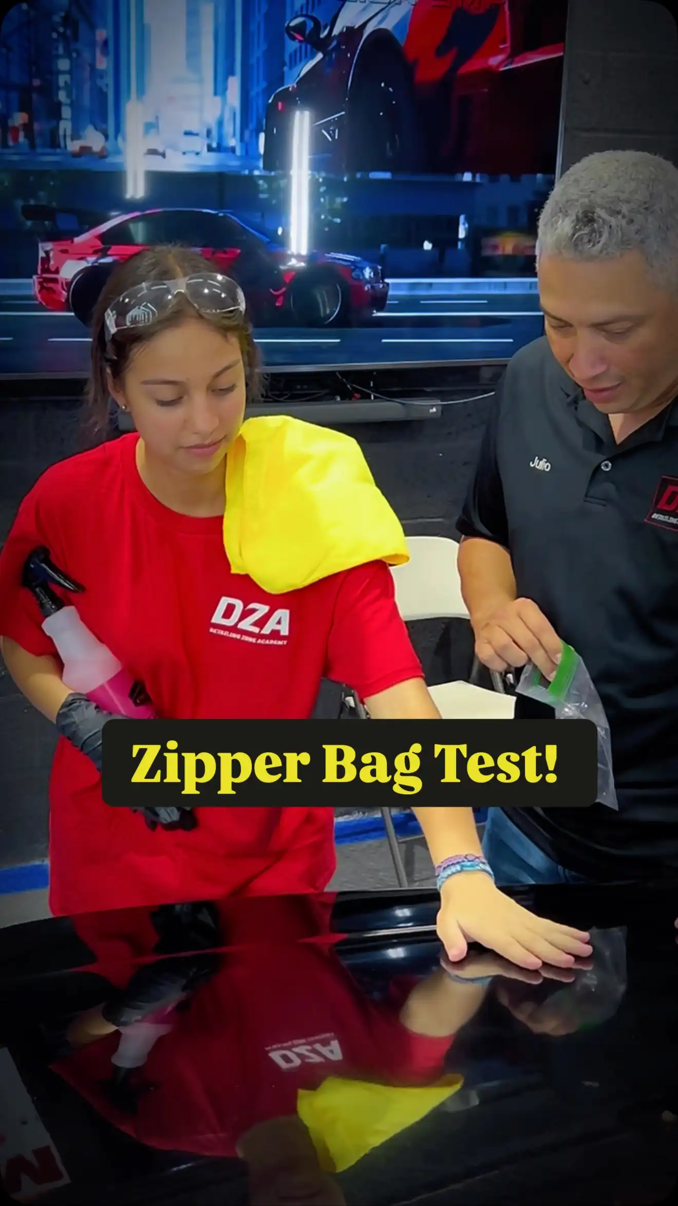 Crees que la pintura de tu carro 🚘 está limpia de verdad o solo lo parece?
Haz esta sencilla prueba :
🧤 Coloca una bolsa Ziploc sobre tu mano y deslízala sobre la pintura, el efecto de la bolsa amplificará la sensación en tu Mano.
Si sientes asperezas, pequeños grumos o textura?
➡️ Eso es contaminación: partículas invisibles que arruinan el brillo, la suavidad y la adherencia de cualquier protección..
📌 Recuerda que la descontaminacion es la fase mas importante antes de iniciar cualquier proceso!
Incorpora esta prueba en tus procesos y veras que te va a cambiar la forma de ver (y sentir) la pintura.
Si quieres capacitarte y volverte un profesional del Detailing, contactanos para darte mas información!