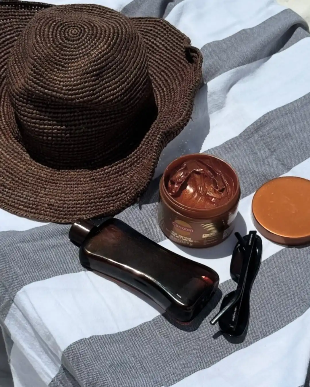 A tan that does more than just bronze. 

 With every layer, Carroten infuses your skin with:
 🥥 Coconut oil to hydrate and soften
 💛 Vitamins A & E to boost skin renewal
 ✨ Mica pearls to leave you glowing long after golden hour

Born under the Greek sun, made to shine anywhere.

Tag us in your glow moments to be featured just like @whitney_thornqvist!
#CarrotenTan #SunkissedSkin #Tanning