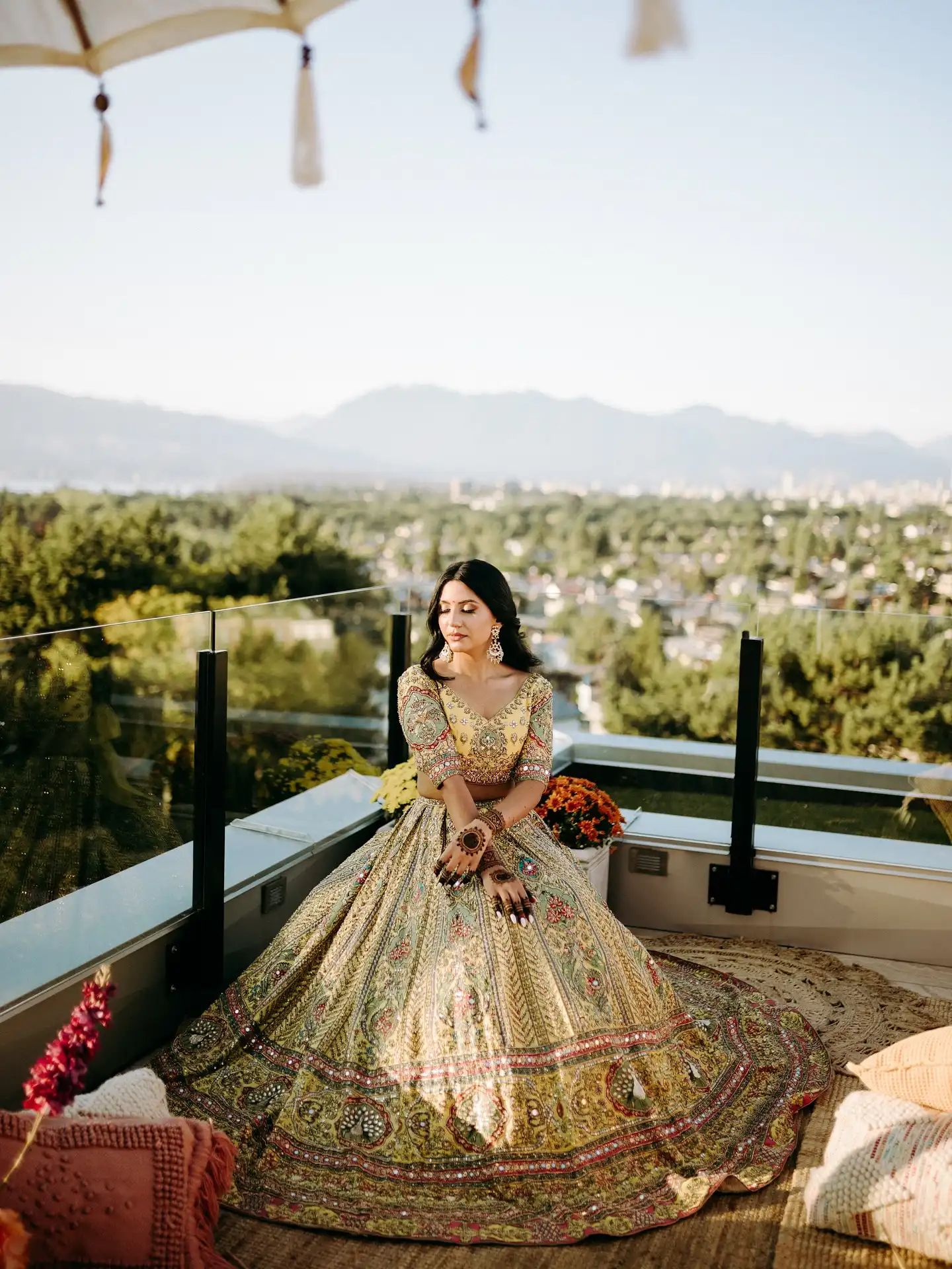 From the perfect plan to the perfect look, remember it all with VOEG.

Photo: @sutej.pannu
Hair & Makeup: @aquarius_art81
Decor: @finessedecorcompany
Video: @amavifilms.ca
Floral Design: @dafioridesign
Outfit: @khadijabatoolofficial
Jewelry: @jiji.studio
Henna: @jasminehennartistry
Planner: @affineweddings