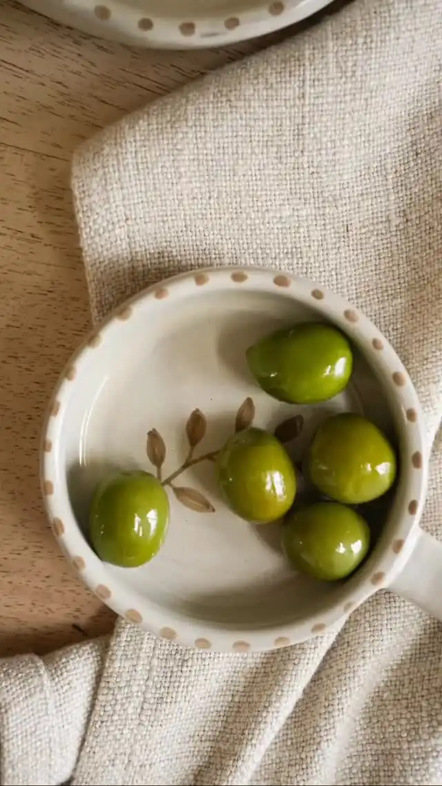 Stoneware Serveware has just arrived and is available online now. This is such a beautiful range, it’s hand painted yet dishwasher and microwave safe. The organic shapes make for such a cosy vibe, we love it ♥️