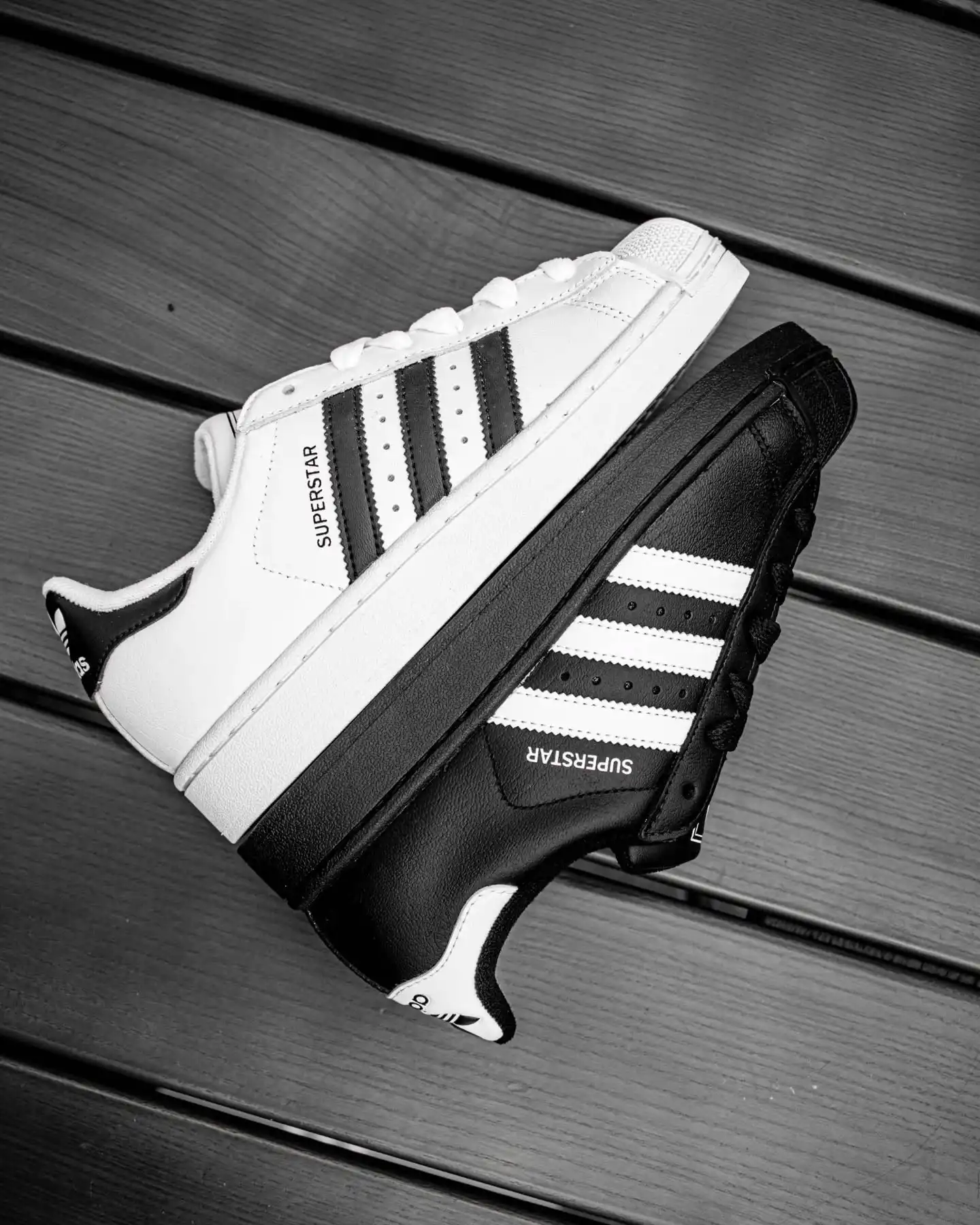 🤍🖤 Die Kult-Klassiker sind zurück – und das nicht nur für Kids! @adidasoriginals
Die Adidas Superstar II Junior Modelle in Weiß-Schwarz und Schwarz-Weiß bringen ikonischen Style für die nächste Generation.
Aber keine Sorge: Auch für Erwachsene gibt's die legendären Shell-Toes bei uns im Shop!
Ob Family Fit oder Solo Statement – dieser Sneaker passt einfach immer. 
Shop now: www.brooklyn-shop.de

#adidassuperstar #superstar2 #adidasoriginals #sneakerlove #sneakerkids #familyfit #shelltoe #adidasstyle #classiclook #urbanstyle #streetwearessentials #brooklyn_shop #sneakerheads #dailykicks #sneakergram #whitesneakers #blackandwhite @adidasgermany