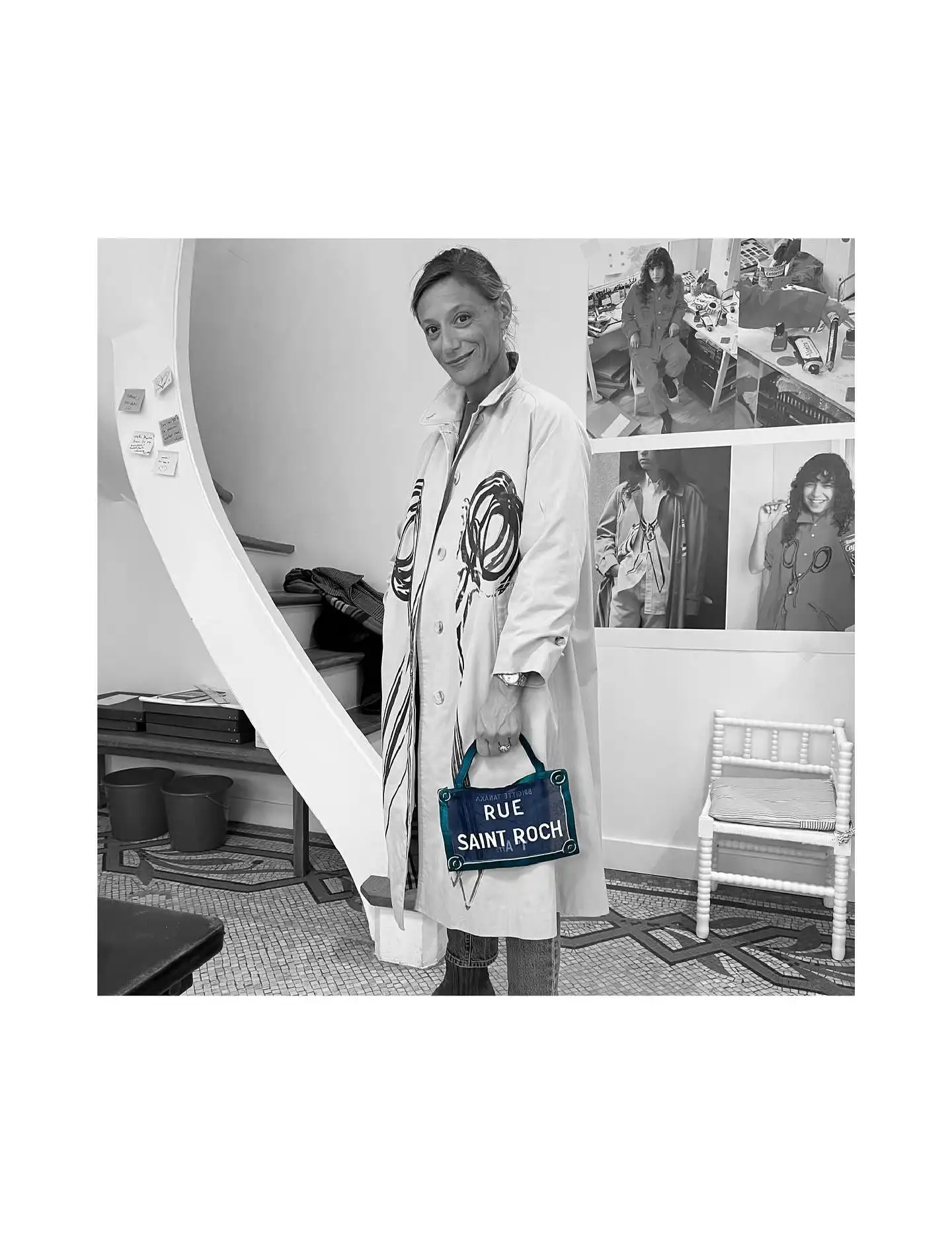 Toute la poésie des rues de Paris à portée de main ✨
Notre sac « Plaque de Rue Saint Roch » réinvente la célèbre enseigne parisienne en organza brodé, espiègle, poétique et tellement parisien.

À la fois objet d’art et accessoire, c’est un clin d’œil à la Ville Lumière que vous pouvez emporter partout 💙

#BrigitteTanaka #CharmeParisien #Broderie