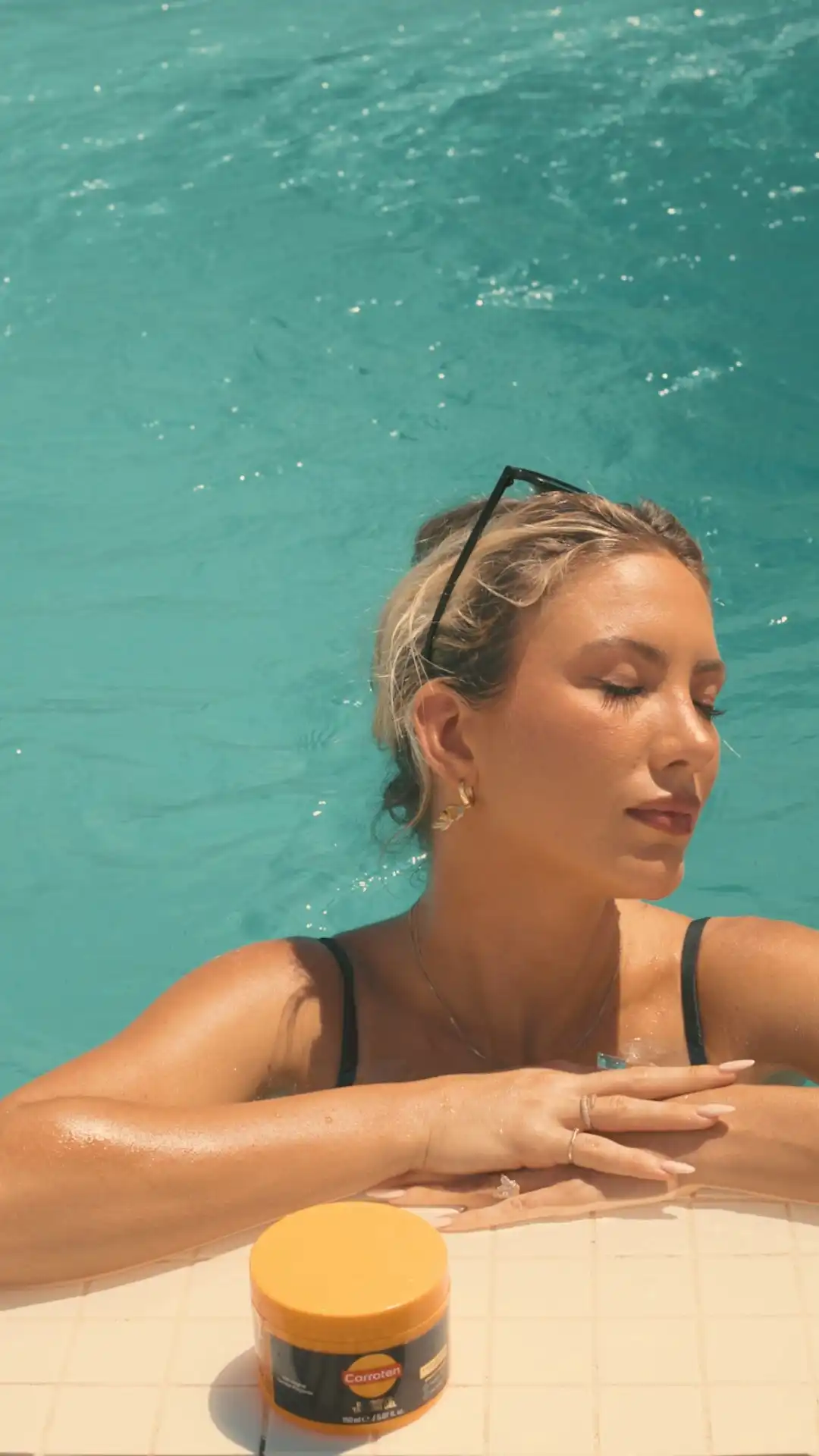 Our story starts in the Mediterranean—where
sun care isn’t a step, it’s a ritual. 🌞

A place that celebrates slow days, salty hair, glowing
skin, and living in the moment.

That’s the essence behind Carroten: a glow born from
the sea, perfected by nature, and made for every
corner of the world... Because it’s always summer
somewhere!