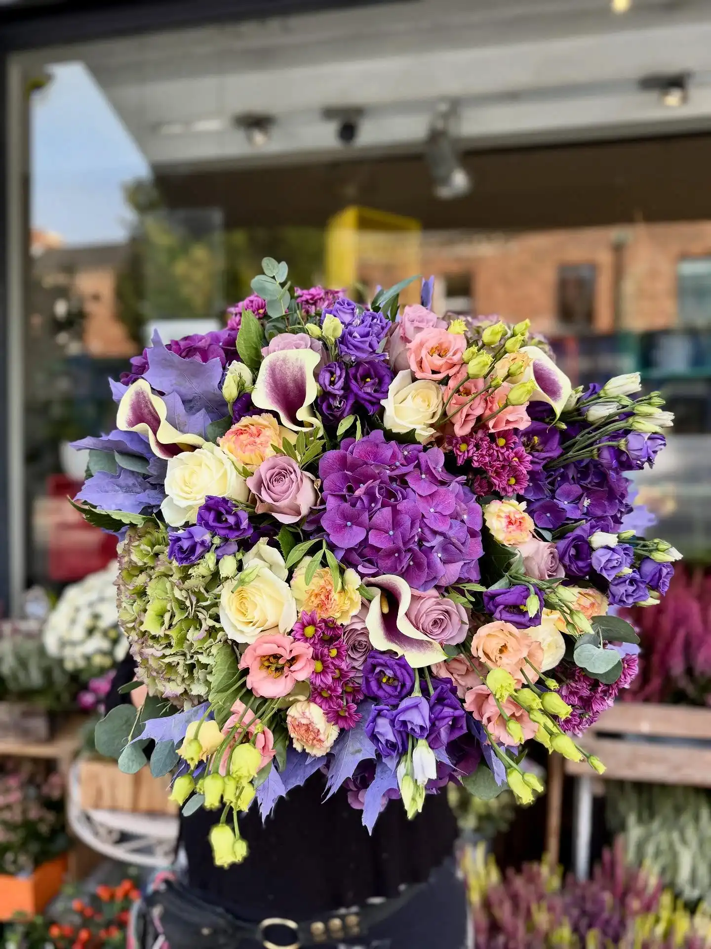 Flowers really are the perfect way to let someone know you’re thinking of them and this beauty with its deep purples and touches of pinks is guaranteed to brighten up anyone’s day 🤍🤍
Blooming Amazing Flower Company
Gold Award Winner - Flower Shop of The Year
38 Ranelagh Village
Dublin 6
D06 E4H3
Ireland
Tel : + 353-1-491 0233
Web : www.bloomingamazing.ie
Email : info@bloomingamazing.ie
.
.
.
#bloomsoftheday #smallbusiness #floristsofinstagram #floraldesigns