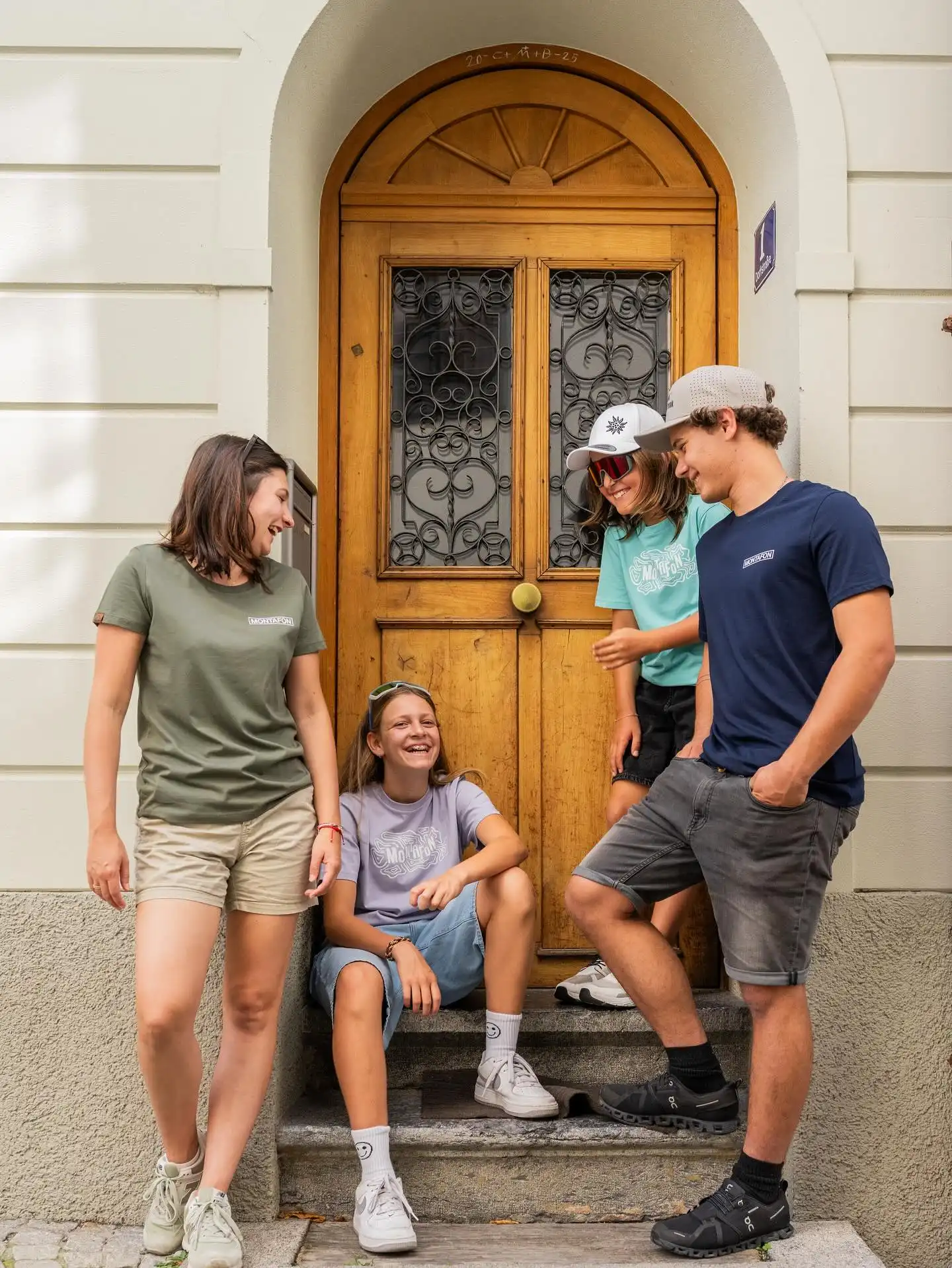💥 Summer Sale - Letzte Chance! ☀️

schnapp dir jetzt deine Favoriten, bevor sie weg sind:
💥 bis zu -30% auf ausgewählte Aktikel

👕 -20% auf alle Kinder T-Shirts
✨ -30% auf ausgewählte Pullover für die kalten Tage
⛱️ -20% auf die Sommerkollektion von David Fussenegger
…und vieles mehr!😎

👉 Komm bei uns in den Stores vorbei oder sicher dir die Deals direkt im Onlineshop - nur solange der Vorrat reicht!

📸 @jeroenbeumer 

#peakfreak #forrealpeakfreaks #casual #steeetstyle #momente #kirchplatz #schruns