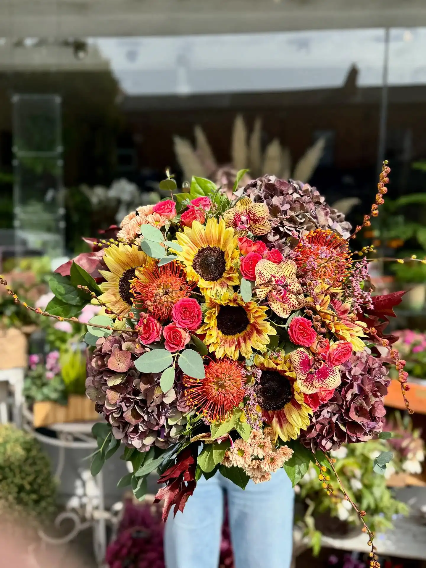 A little bit of autumnal brilliance created by our very talented Alex 🍂🍁🥰

Blooming Amazing Flower Company
Gold Award Winner - Flower Shop of The Year

38 Ranelagh Village
Dublin 6 
D06 E4H3
Ireland
Tel : + 353-1-491 0233

Web : www.bloomingamazing.ie
Email : info@bloomingamazing.ie
.
.
.
#bloomsoftheday #smallbusiness #floristsofinstagram #floraldesigns #autumn