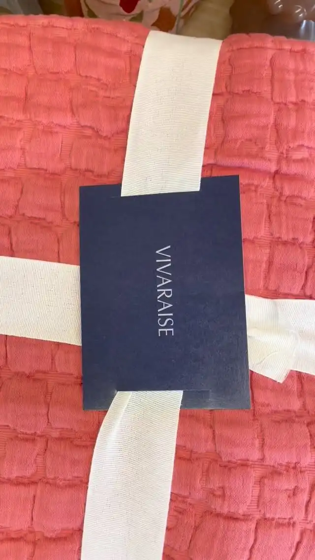 We’ve spent the last two days moving out our summer styles and creating cosy Autumn colourways to inspire you this season. Earthy tones, deep oranges, soft pinks, luscious greens and of course festive reds.
We’re open from 10am this morning so pop in and discover new fragrances, gift ideas, lush blankets, kitchenware, candles and touches of Christmas spirit 😉🎄 We’re ready for you! ✨
#joyfulliving #droveorchards #interiordesign #homedecor #homedesign #homeware #newcollection #festivedecor