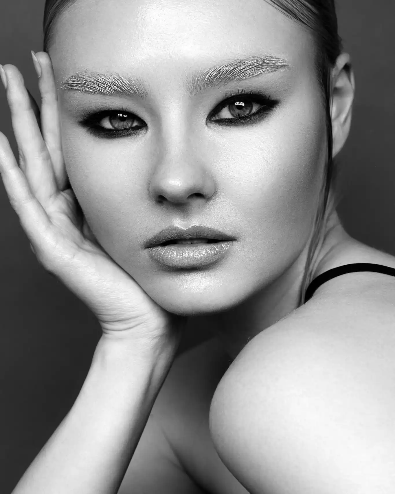 PROACADEMY SHOOTING
Make-up & Hair ProAcademy @pro_academy_ Student @leawks
Trainer @marylipstick @nalaz.beauty
Used products Make-up & Hair// @pippamint.beauty @ghdhair @maccosmeticsdeutschland @bioderma_de @framesi_germany @fforgermany @alteregogermany
Model @_jessicalind_  @modelbooker
Photo @drjenniferfischer

#ProAcademy #Abendkurs #MakeupArtist #FlexiblesLernen #BeautyAusbildung #KarriereImMakeup #ausbildung2024 #makeup #makeuplover
#NeueWocheNeueZiele #ProAcademy #MakeUpArtist #Hairstylist #Ausbildung #KarriereStart #Bildungsgutschein #Erfolg #BeautyBranche
