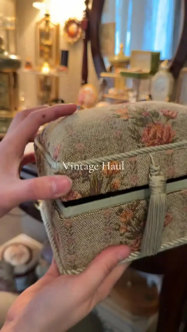 Little Vintage Trinket Haul! 
.
.
.
.
#vintagehomeaesthetic#vintageantiquethrifting#vintageonlineshop#thriftingvintagedecor#vintagethridtedandstyledhomedecor#vintagethrifthaul#vintagescrapbooking#vintagejunkjournal#vintageingeriordesigndecor#thriftedhome#thriftedfinds#thriftedvintage#vintagedecor#thrifthaul#goodwillfinds#vintageantiquesmallbusiness#vintagefashion#thriftingtips#VintageStyle#ThriftedFinds#ShopSmall#SupportSmallBusiness#ShopVintage#VintageSeller#OnlineVintageShop#SmallBizLove#VintageCommunity