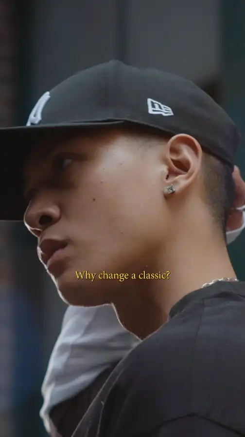 Why change a classic? ✨
Neu interpretiert und zeitlos zugleich: Die 9FORTY M-Crown steht für Material-Innovation und saisonale Vielseitigkeit.
Markantes Elephant Cord in satten, erdigen Tönen verleiht einen hochwertigen, strukturierten Look – perfekt für die kühleren Monate 🍂.
Leichte Canvas-Styles in kräftigen, farbblockierten Paletten bringen dagegen frische Energie in die Spätsommer-Garderobe ☀️.
Diese kontrastreichen Materialwelten machen die Kollektion zum echten Essential für jede Übergangszeit – und damit zum Begleiter für das ganze Jahr.
👉 Shop now: www.brooklyn-shop.de
@mlb @neweracap
Major League Baseball trademarks and copyrights are used with permission of Major League Baseball. Visit MLB.com ™/© 2025 MLB
#newera #mlb #neweracap #mlbstyle #capstyle #headwear #streetstyle #urbanfashion #mlbfashion #mlbseason #capsoftheday #streetwearcommunity #everydaystyle #brooklyn_shop #fashionaccessories #mlblife #newyorkyankees #dodgers #capcollector #timelessstyle #mlbstreetwear #seasonalstyle #mlbfits #mlboutfits #urbanvibes