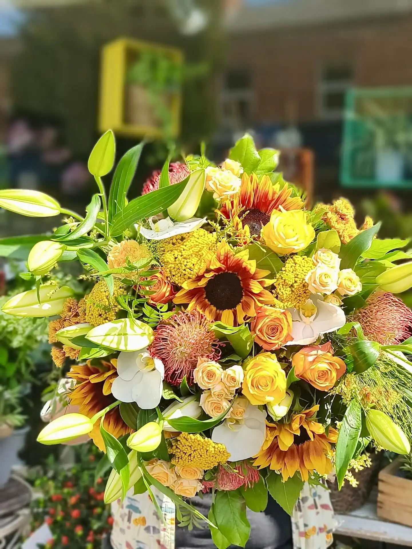 This beautiful, bright, luxury, flower bouquet is heading out today to make someone feel extra special 🌻💛
Blooming Amazing Flower Company
Gold Award Winner - Flower Shop of The Year
38 Ranelagh Village
Dublin 6
D06 E4H3
Ireland
Tel : + 353-1-491 0233
Web : www.bloomingamazing.ie
Email : info@bloomingamazing.ie
.
.
.
#bloomsoftheday #smallbusiness #floristsofinstagram #floraldesigns