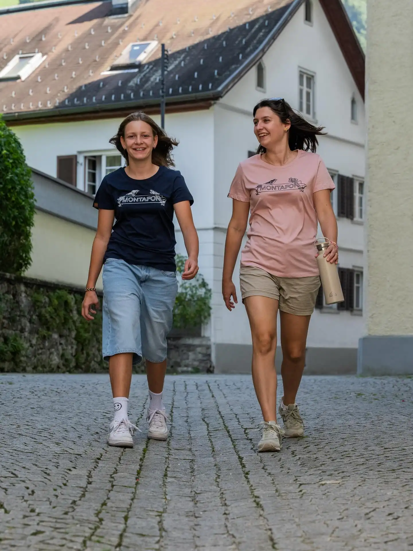 ☀️ Summer Sale - wir räumen die Regale!
Der Sommer zieht durch die Gassen, wir ziehen mit - und machen Platz für Neues.😎💥
Unser Summer Sale läuft: sichere dir jetzt bis zu -30% auf ausgewählte Artikel.
✨Ob online oder in unseren Stores in Vandans, Schruns & Brand - schnapp dir deine Favorites, bevor sie weg sind!⛰️
👉 Jetzt zugreifen & Summer Vibes sichern!
📸 @jeroenbeumer
#summersale #peakfreak #forrealpeakfreaks #sale #style #aktion