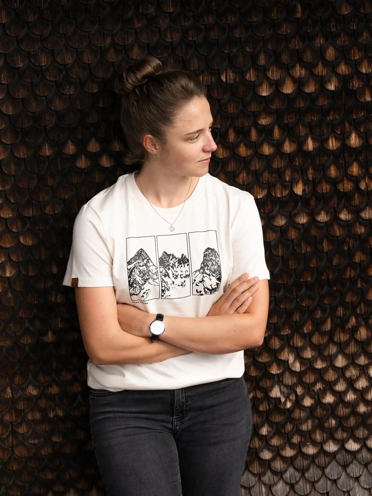 ⛰️ Lässig bleiben - auch über 3000m😎
Das neue 3000er-Shirt bringt die Silvretta-Vibes direkt in den Alltag.
Ob beim Chillen im Tal oder bei der nächsten Gipfeltour - einfach anziehen und bereit sein fürs Abenteuer.💪
Locker geschnitten, clean im Design und gemacht für echte Peak Freaks.😎
⛰️ Für alle die hoch hinaus wollen.
👉 Hol dir jetzt dein 3000er T-Shirt online oder in den Stores💥
📸 @jeroenbeumer
#peakfreak #forrealpeakfreaks #berge #3000er #silvrettagebirge #style