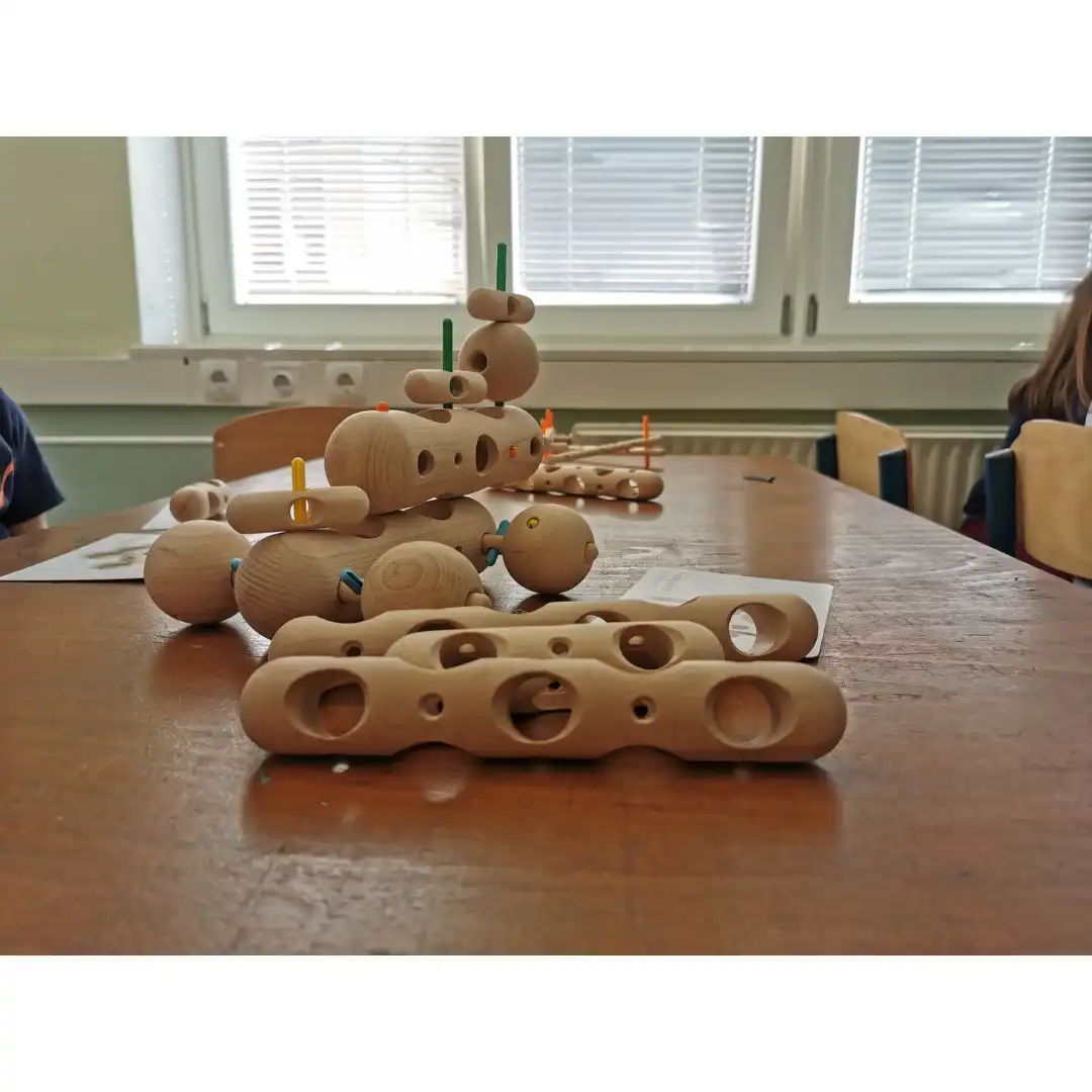 🇸🇮 - utrinki iz delavnice v Osnovni šoli Fara ✨
Učilnica polna nasmehov in veselja 😃
___________________
🇬🇧 - Highlights from the workshop at Fara Primary School ✨
A classroom full of joy and smiles 😃
#konstrukta #educationaltoys #madeinslovenia #creativeplay #ecofriendly #woodentoys