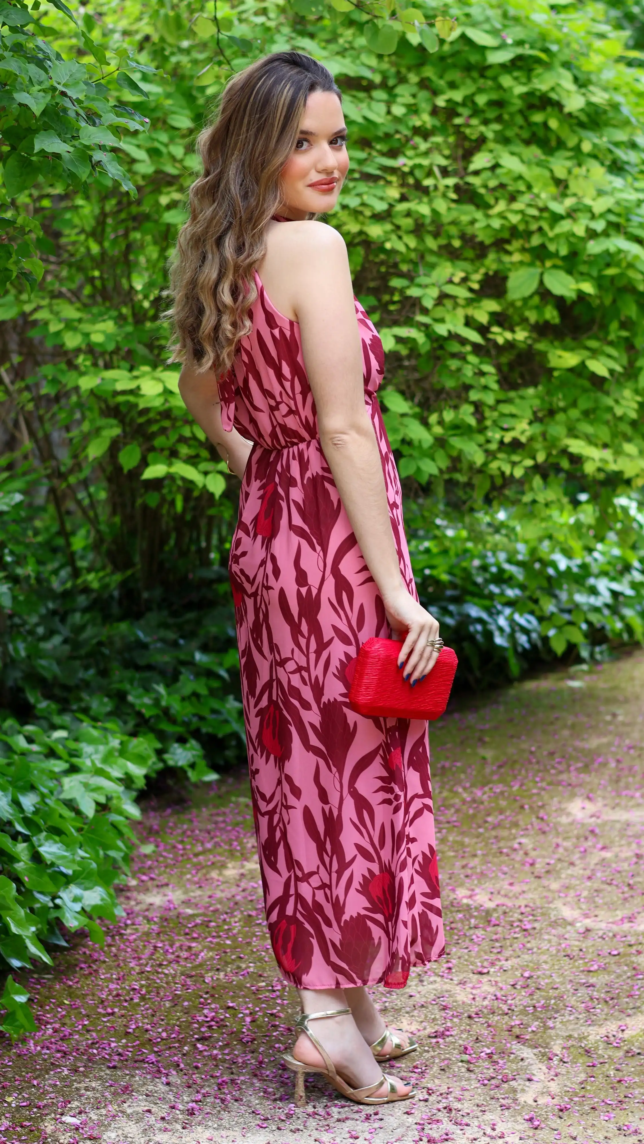 Seguimos con las Rebajas de verano , no te quedes sin tu look perfecto al mejor precio 😊

#moitteinvitada #invitadaperfecta #vestidos #nuevacoleccion #tendencias2025 #rebajas