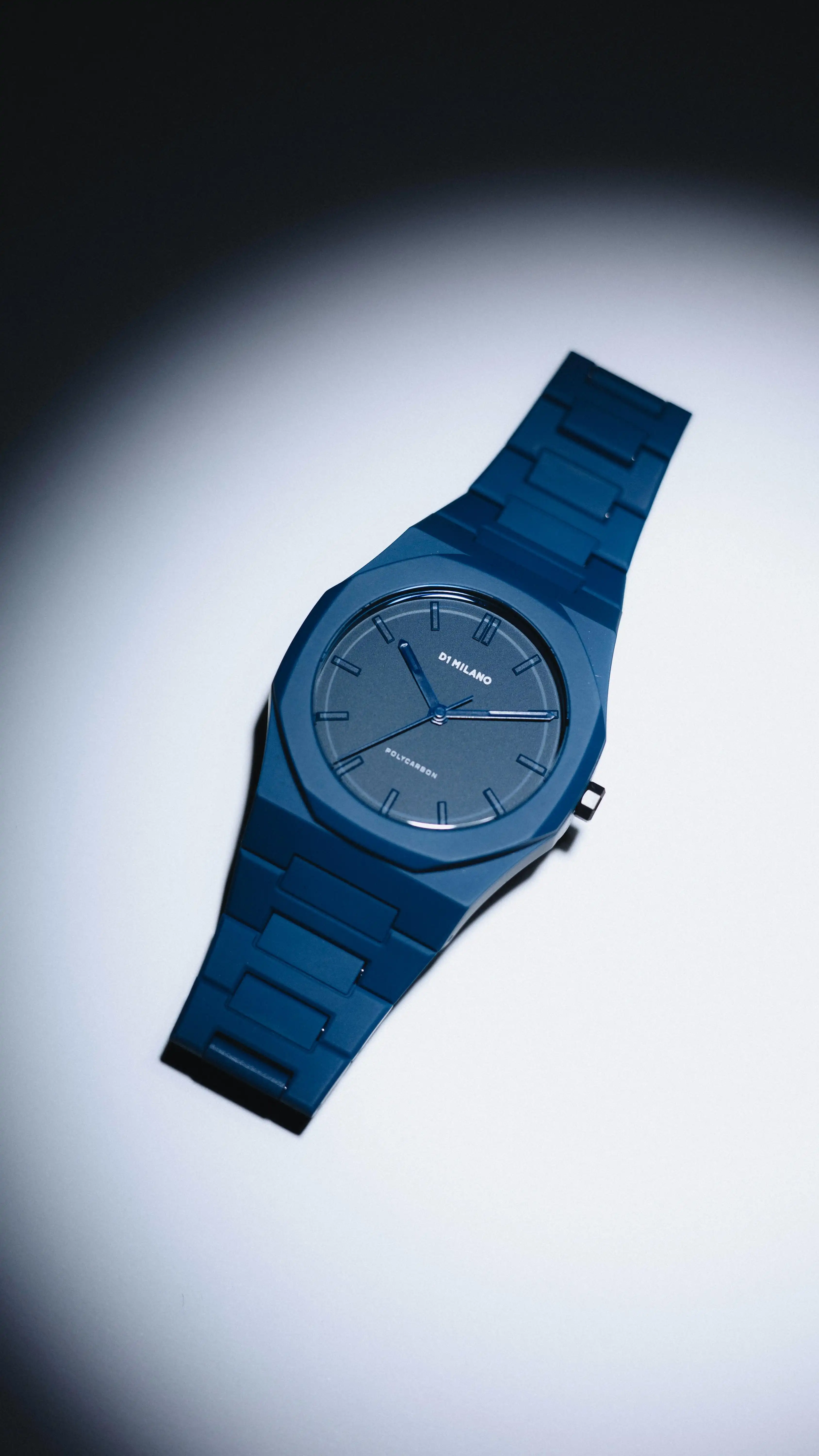 D1 Milano Polycarbon Bracelet 40.5 mm Navy Blue PCBJ21

Рестайлінг  культового монохромного дизайну та м’якого на дотик полікарбонату з вкрапленням синього кольору на зап’ясті.

DU-NE.COM 
⁠
КИЇВ, МИТРОПОЛИТА ВАСИЛЯ ЛИПКІВСЬКОГО, 16Б⁠
⁠
ПН-НД з 10:00 до 20:00⁠
⁠
+38 093 667 51 24⁠